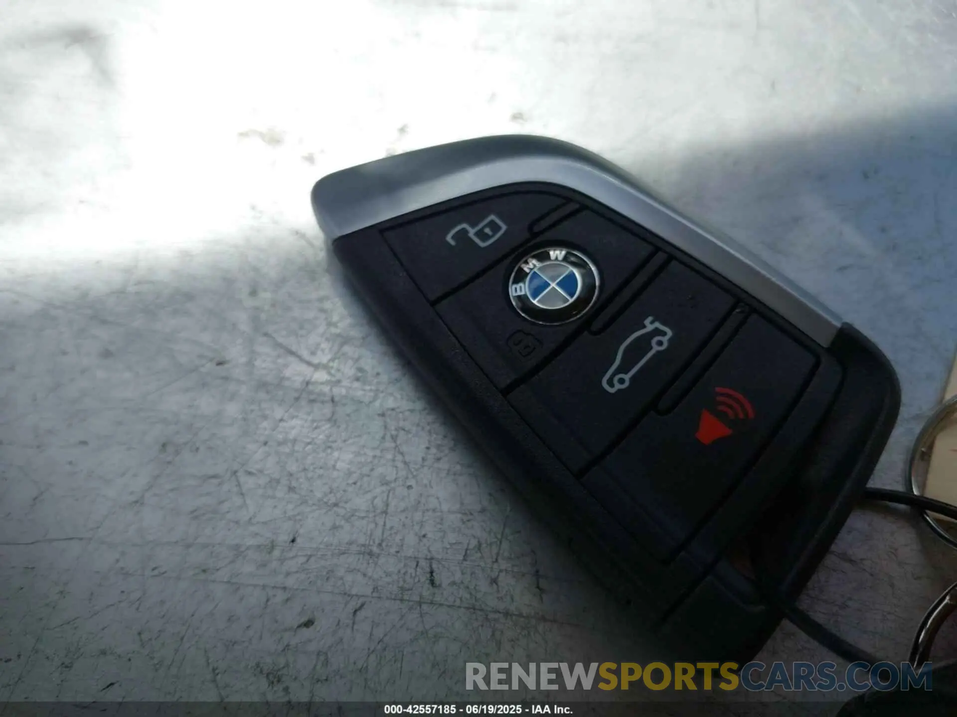11 Photograph of a damaged car 3MW69CW00S8F33027 BMW 3 SERIES 2025