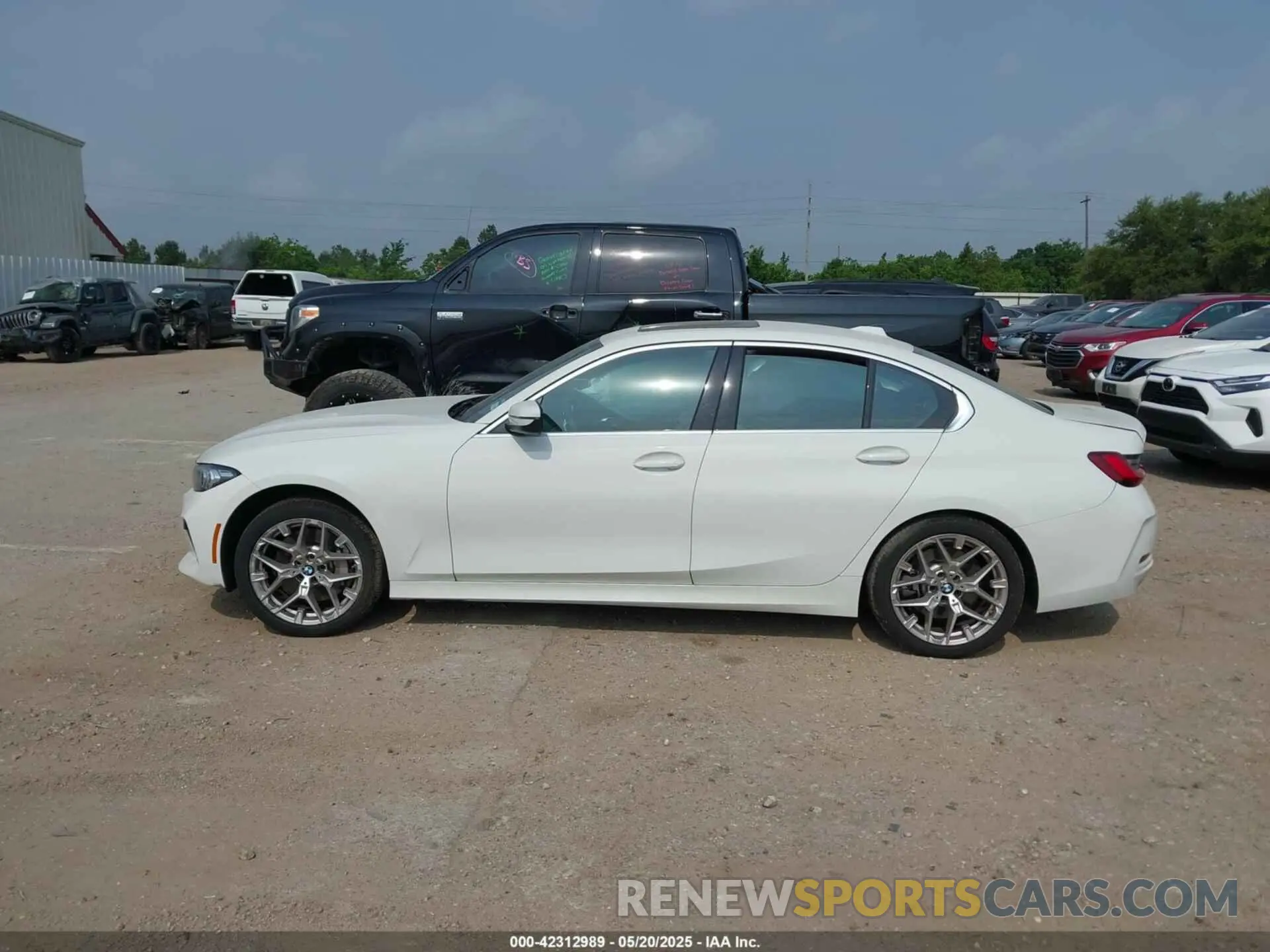 14 Photograph of a damaged car 3MW69CW01S8F09514 BMW 3 SERIES 2025