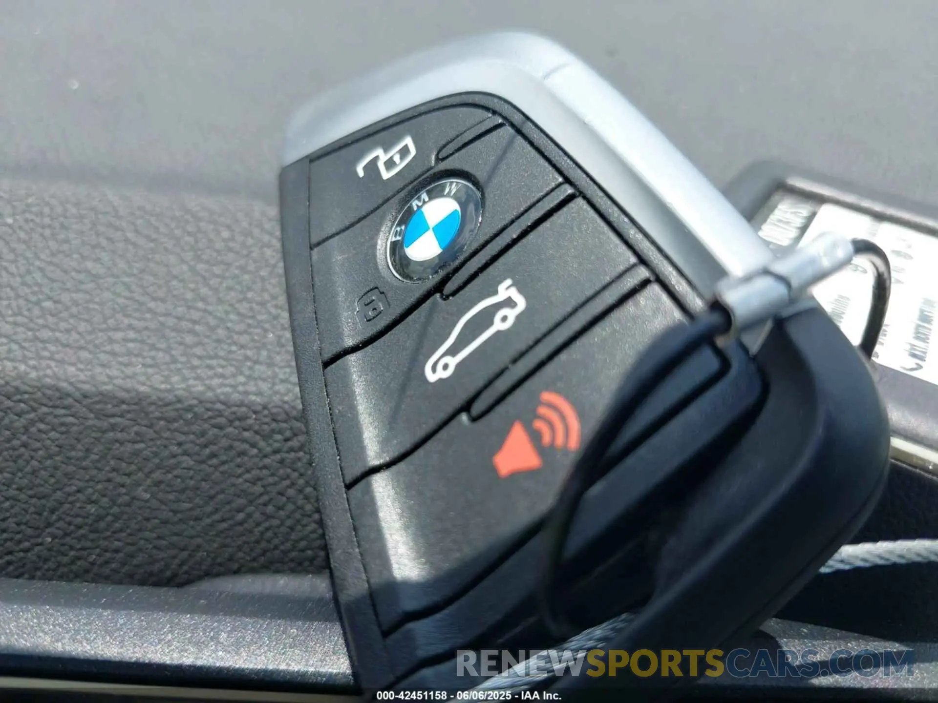 11 Photograph of a damaged car 3MW69CW02S8F33269 BMW 3 SERIES 2025