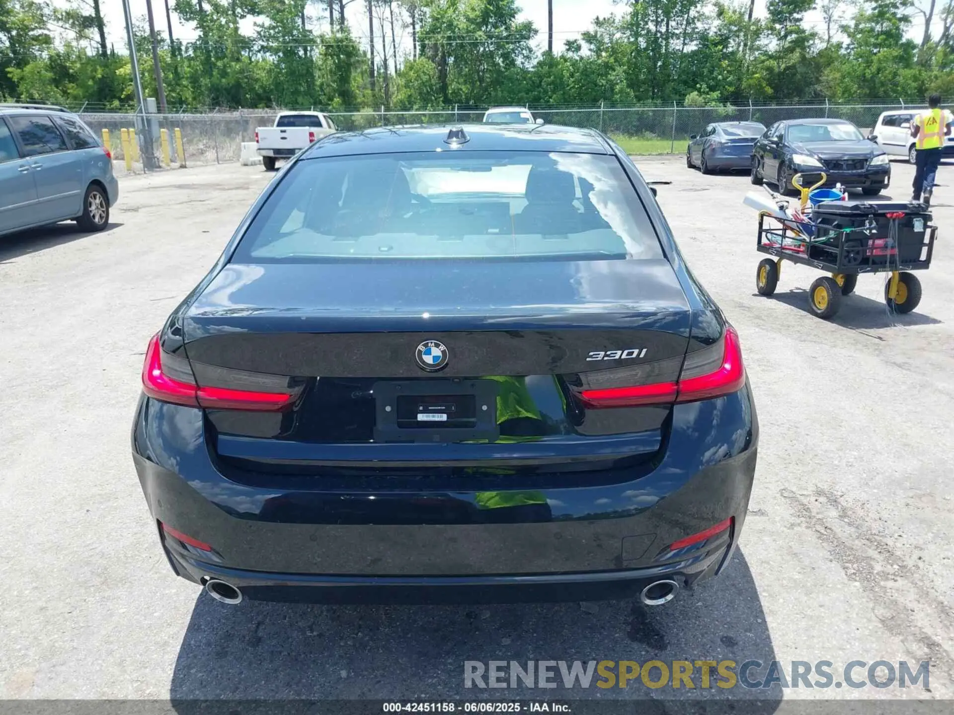 16 Photograph of a damaged car 3MW69CW02S8F33269 BMW 3 SERIES 2025