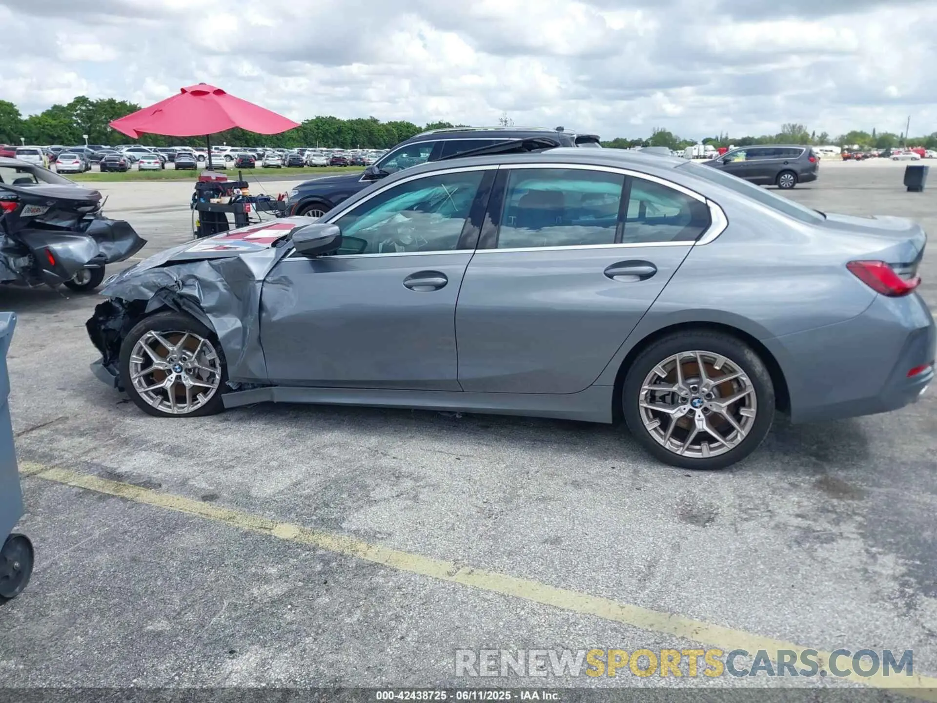 14 Photograph of a damaged car 3MW69CW07S8F04771 BMW 3 SERIES 2025
