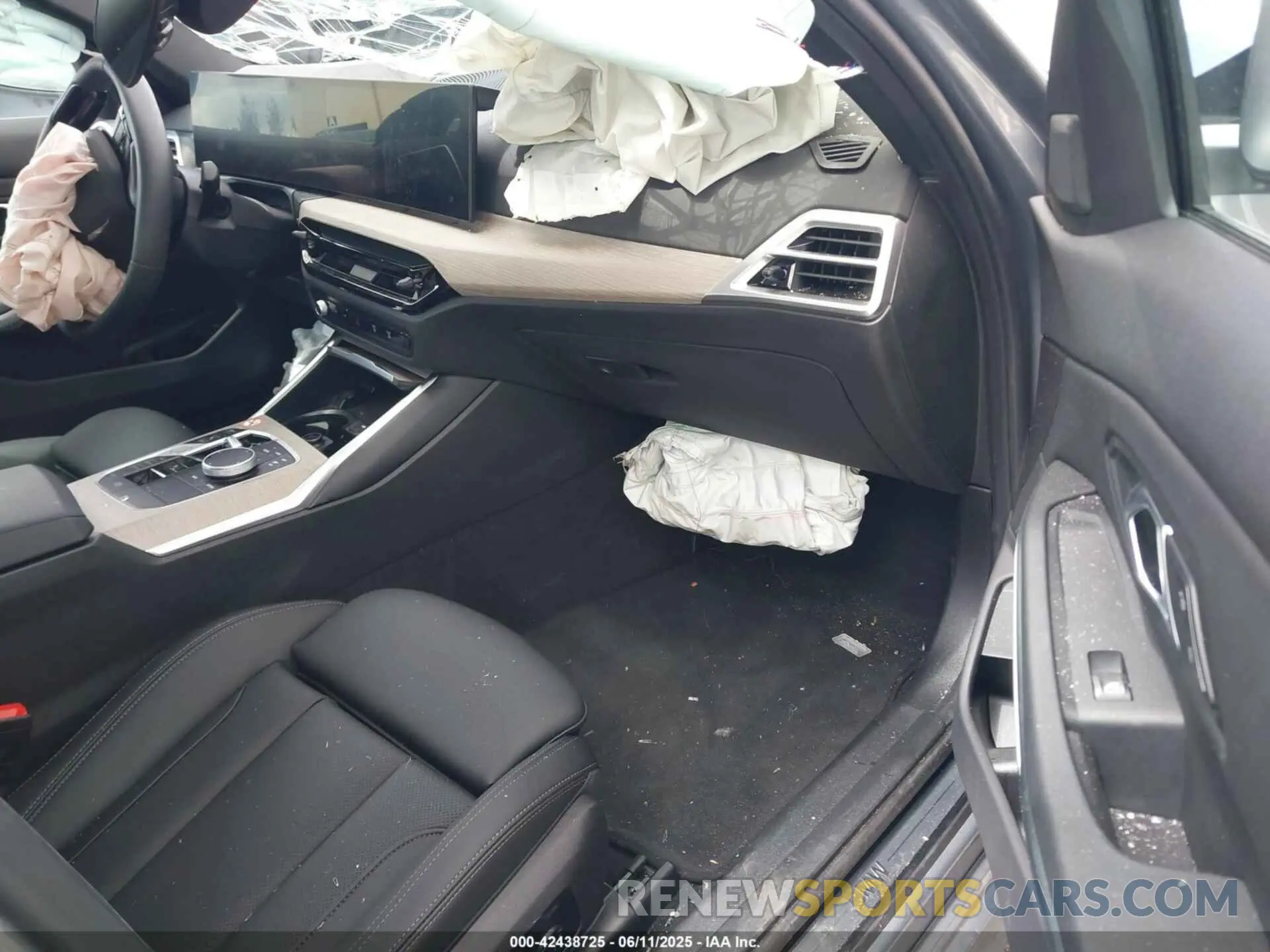5 Photograph of a damaged car 3MW69CW07S8F04771 BMW 3 SERIES 2025