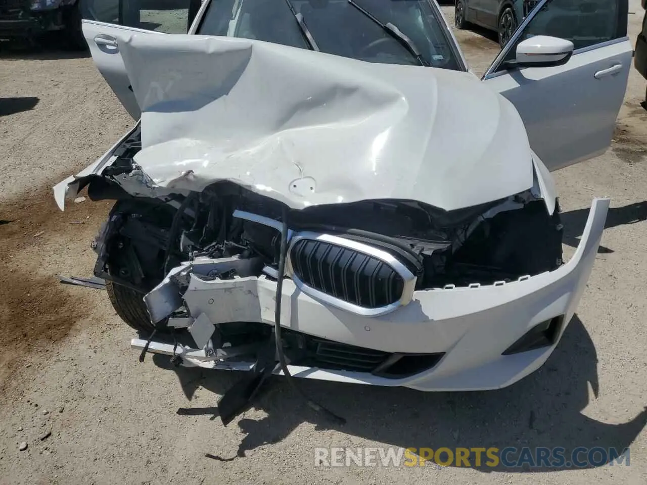 11 Photograph of a damaged car 3MW69CW07S8F09095 BMW 3 SERIES 2025