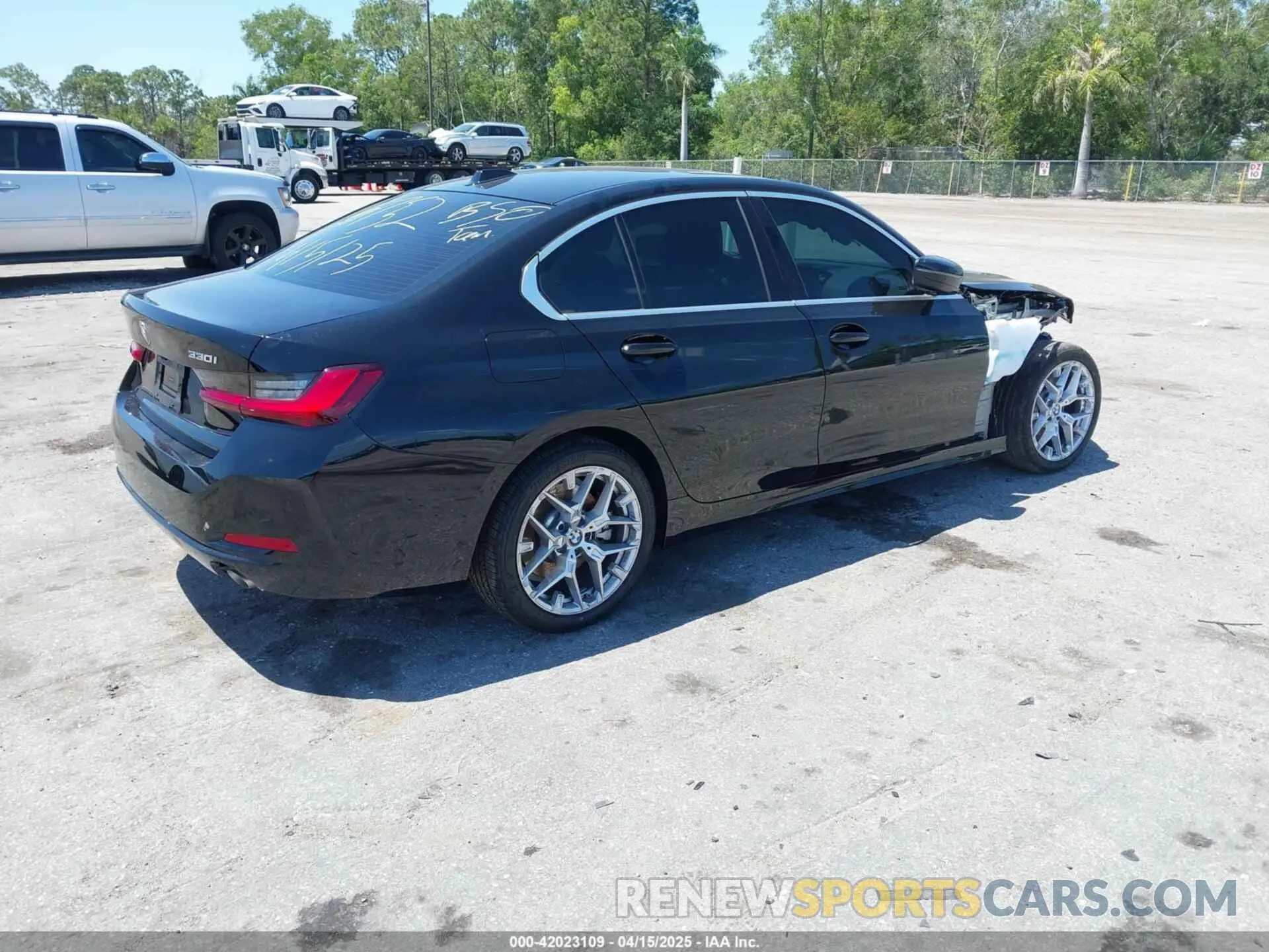 4 Photograph of a damaged car 3MW69CW08S8F16752 BMW 3 SERIES 2025