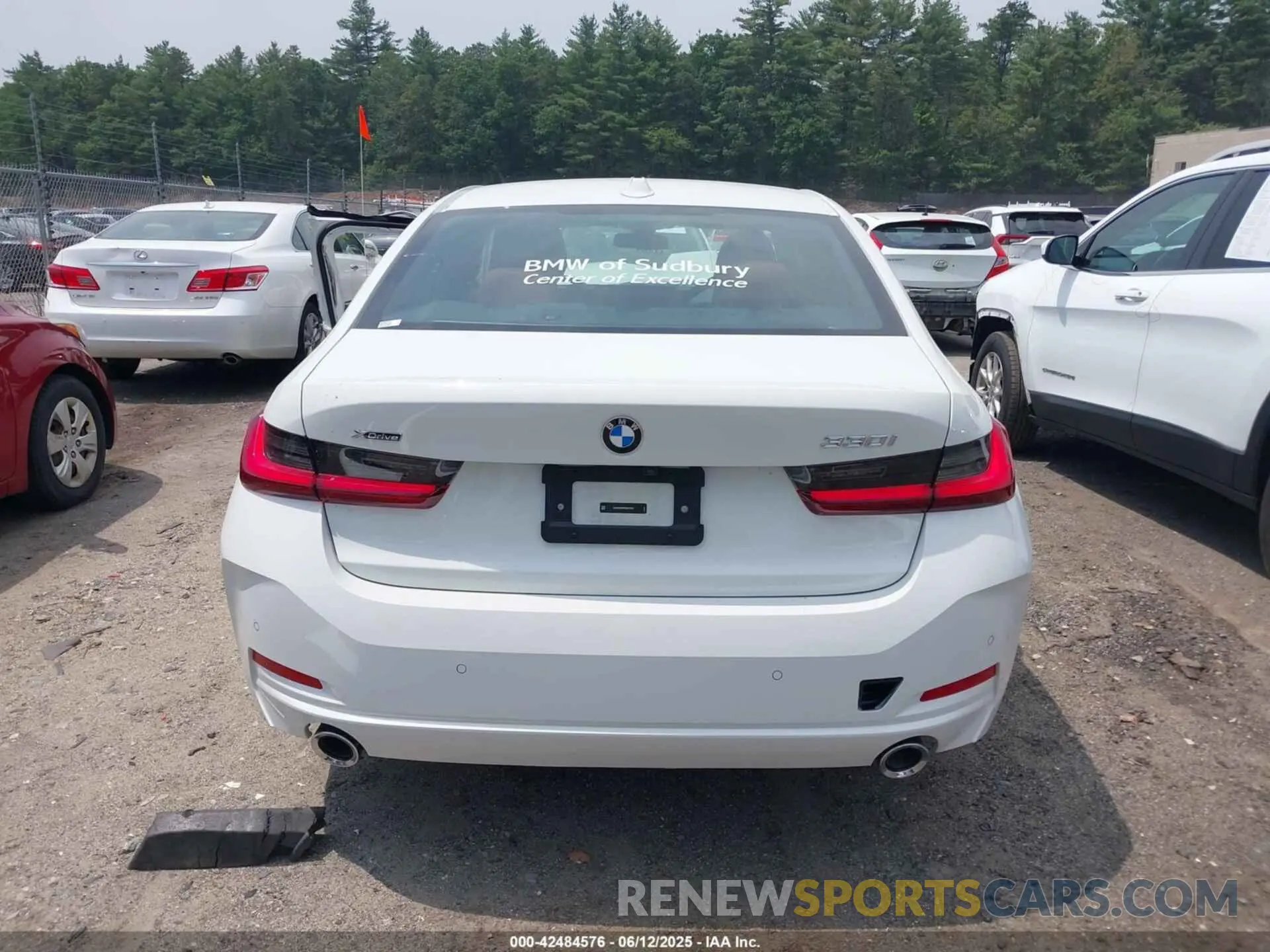 17 Photograph of a damaged car 3MW89CW06S8F29928 BMW 3 SERIES 2025