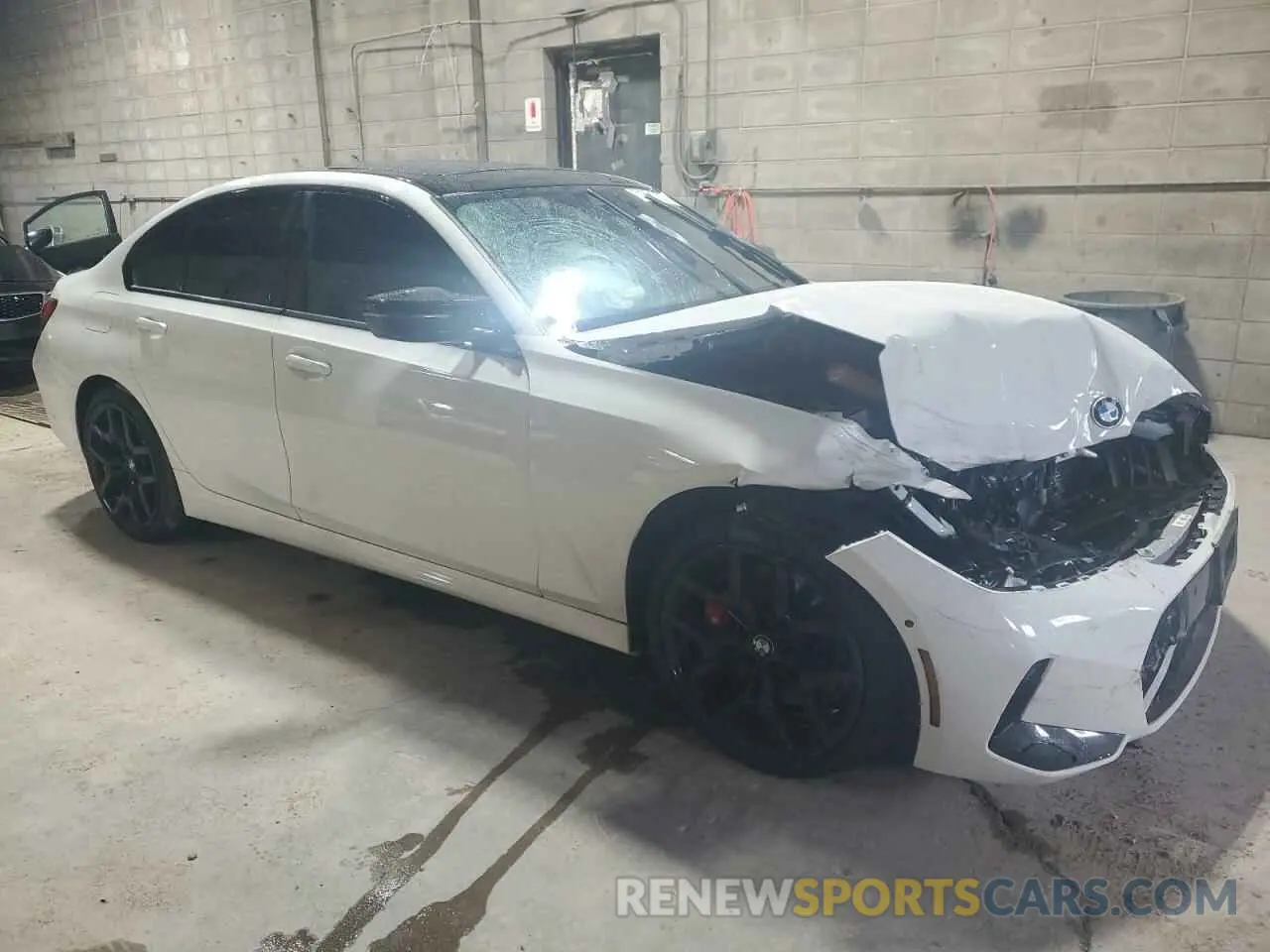 4 Photograph of a damaged car 3MW89CW08S8F13696 BMW 3 SERIES 2025