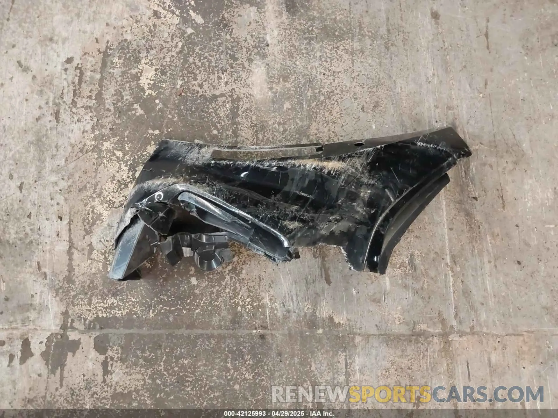 12 Photograph of a damaged car 3MW89CW08S8F24309 BMW 3 SERIES 2025