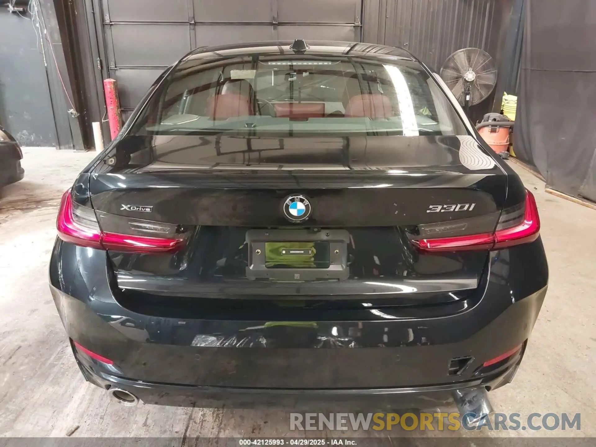 17 Photograph of a damaged car 3MW89CW08S8F24309 BMW 3 SERIES 2025