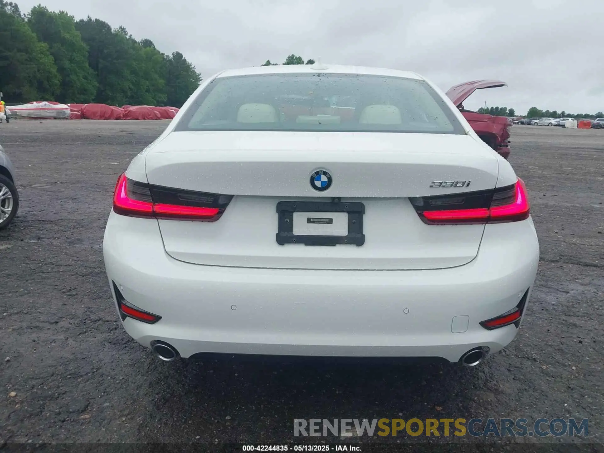 16 Photograph of a damaged car 3MW5R1J58K8A03729 BMW 330I 2019