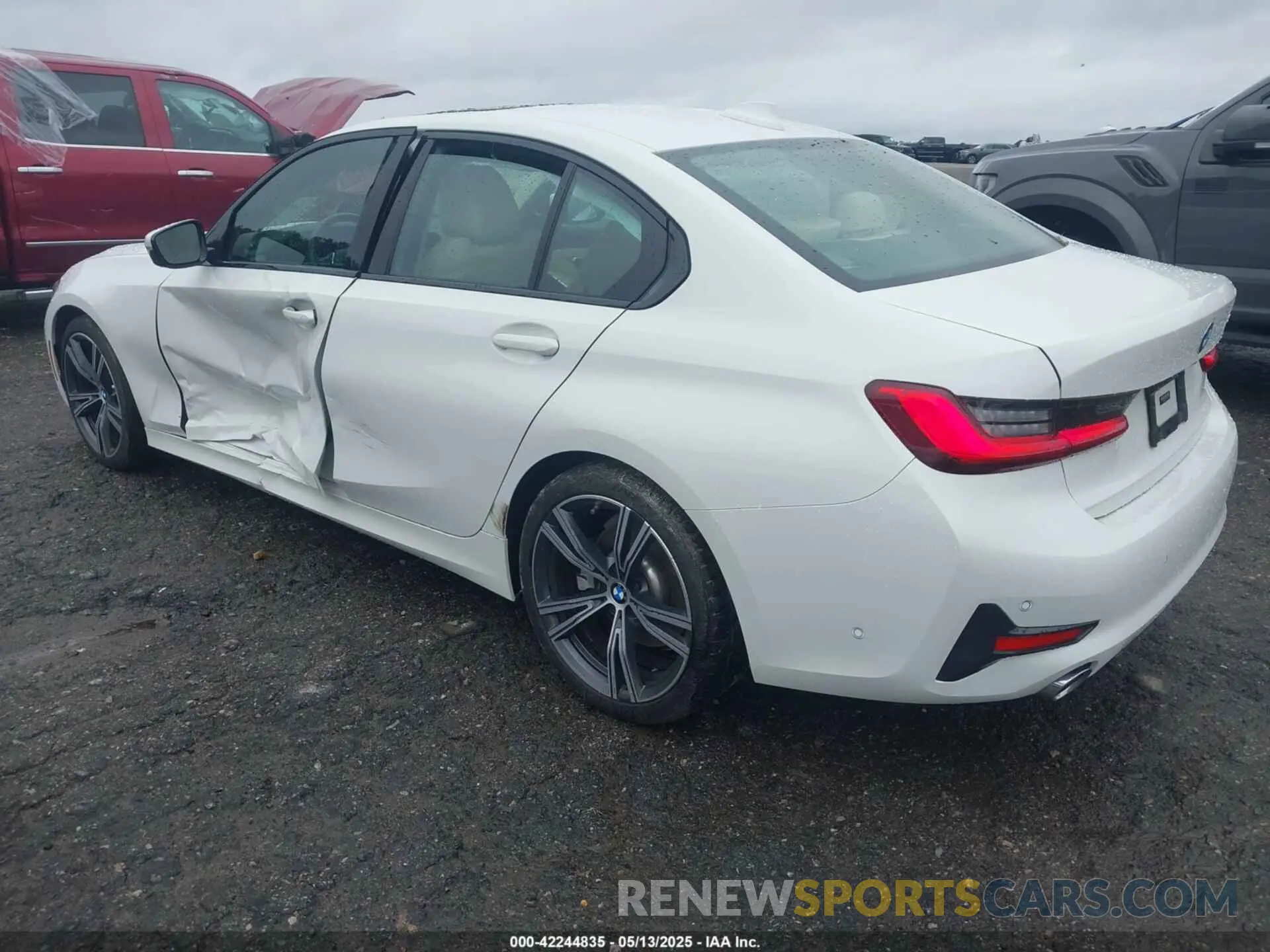 3 Photograph of a damaged car 3MW5R1J58K8A03729 BMW 330I 2019
