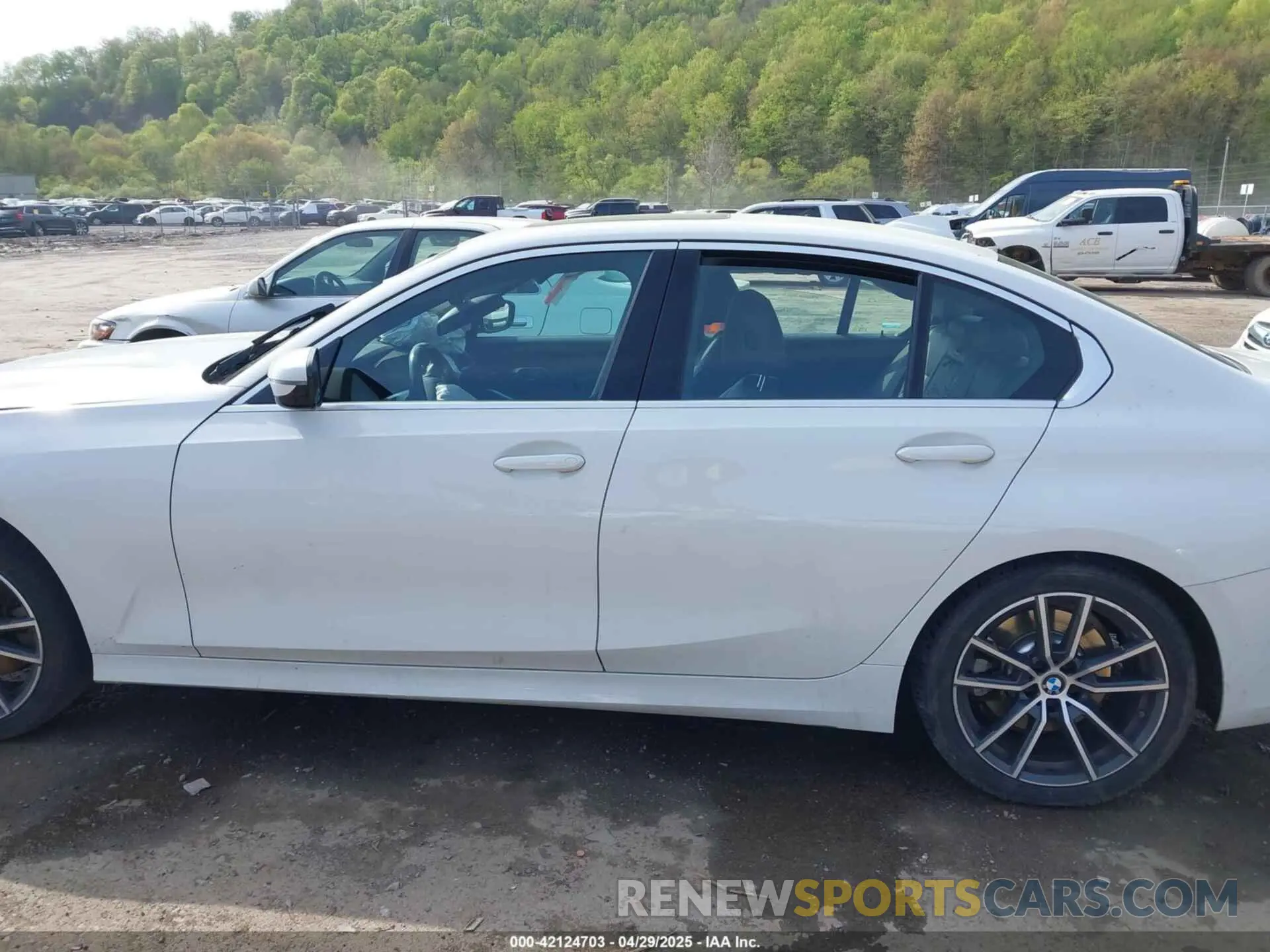 15 Photograph of a damaged car 3MW5R7J51K8A05356 BMW 330I 2019