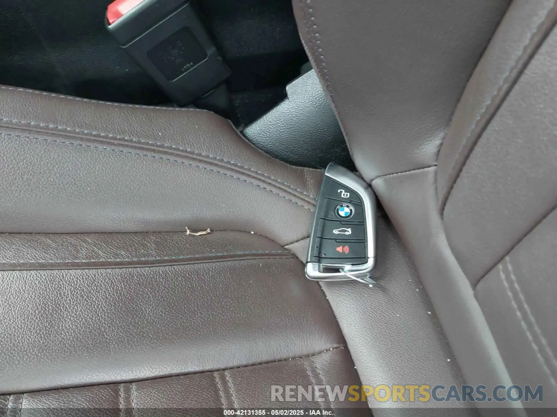 11 Photograph of a damaged car 3MW5R7J54K8A05383 BMW 330I 2019