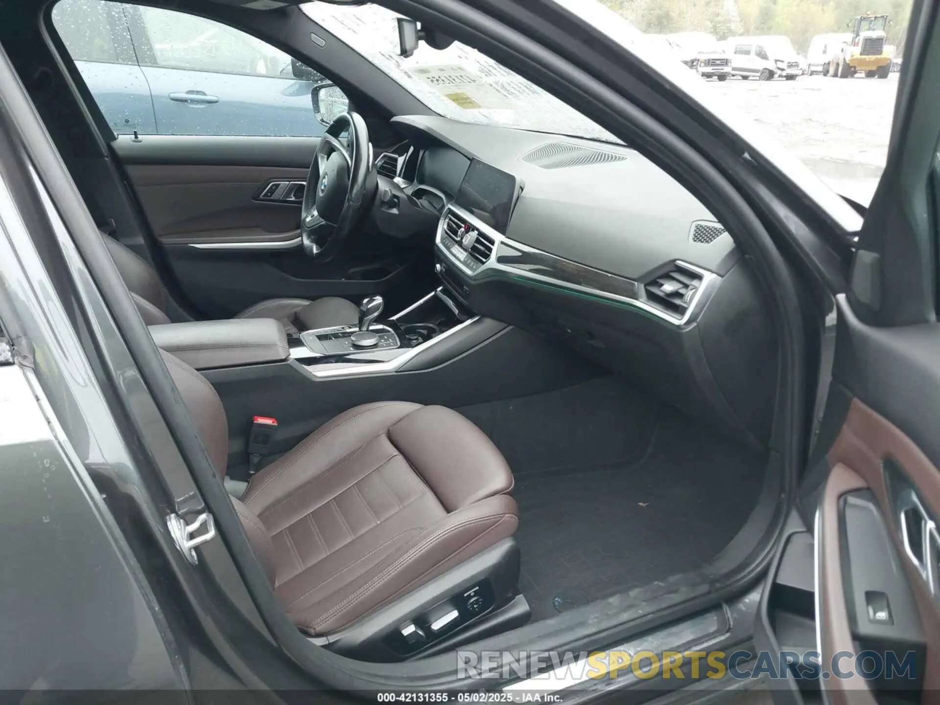5 Photograph of a damaged car 3MW5R7J54K8A05383 BMW 330I 2019