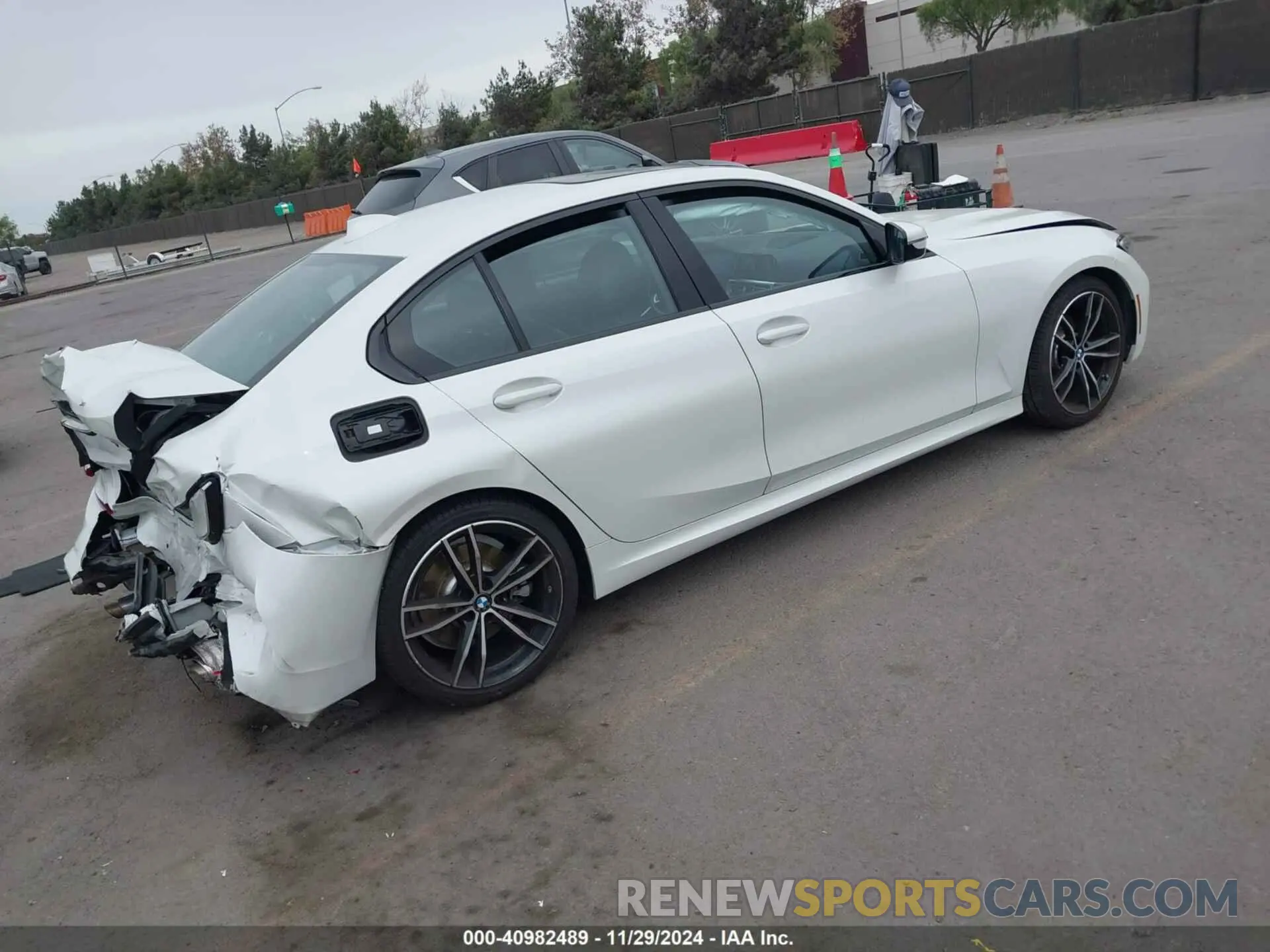 4 Photograph of a damaged car WBA5R1C59KAK07571 BMW 330I 2019