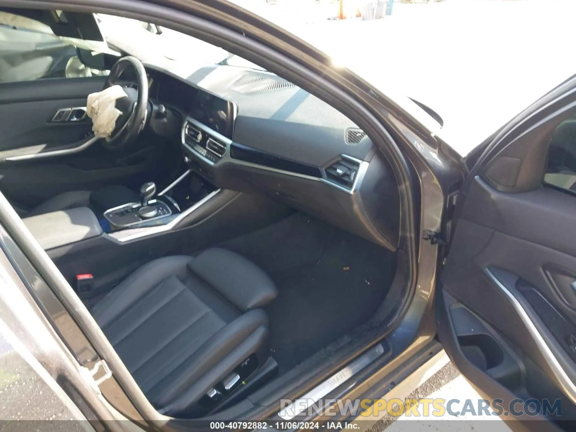 5 Photograph of a damaged car WBA5R7C50KAJ83924 BMW 330I 2019