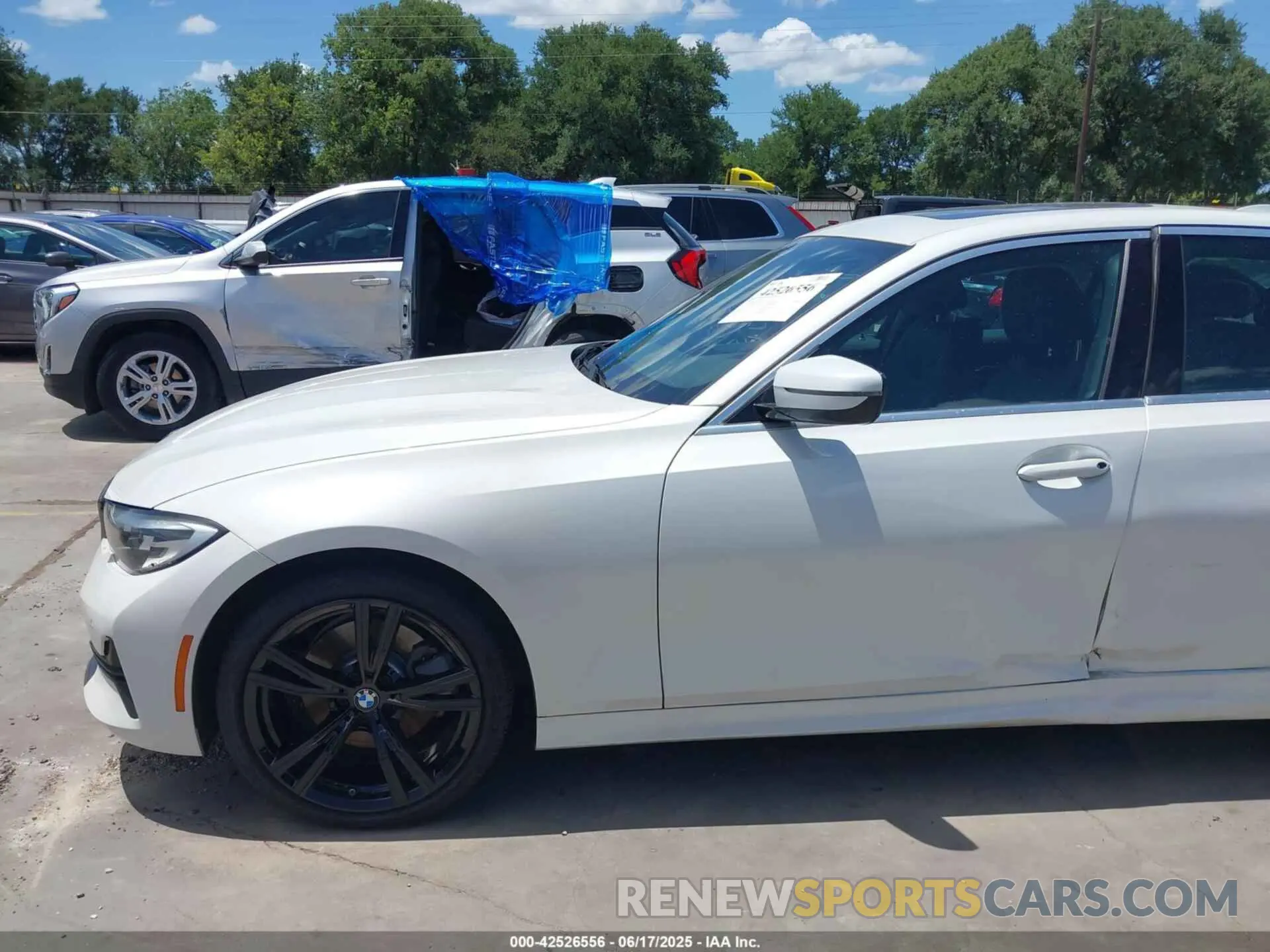 17 Photograph of a damaged car 3MW5R1J00L8B15964 BMW 330I 2020