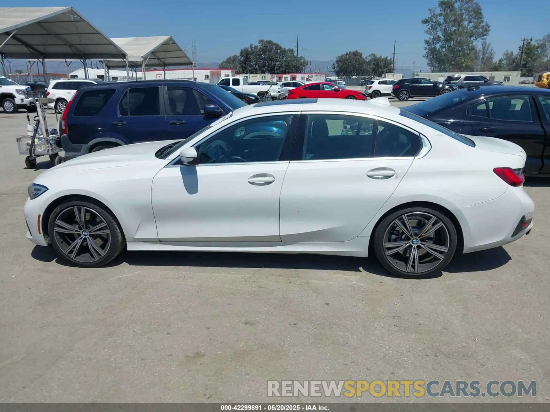 14 Photograph of a damaged car 3MW5R1J01L8B05556 BMW 330I 2020