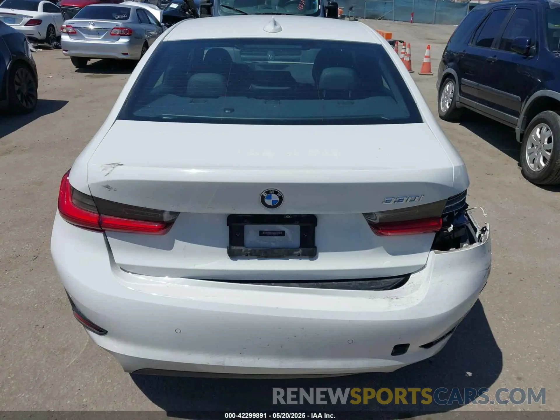 16 Photograph of a damaged car 3MW5R1J01L8B05556 BMW 330I 2020