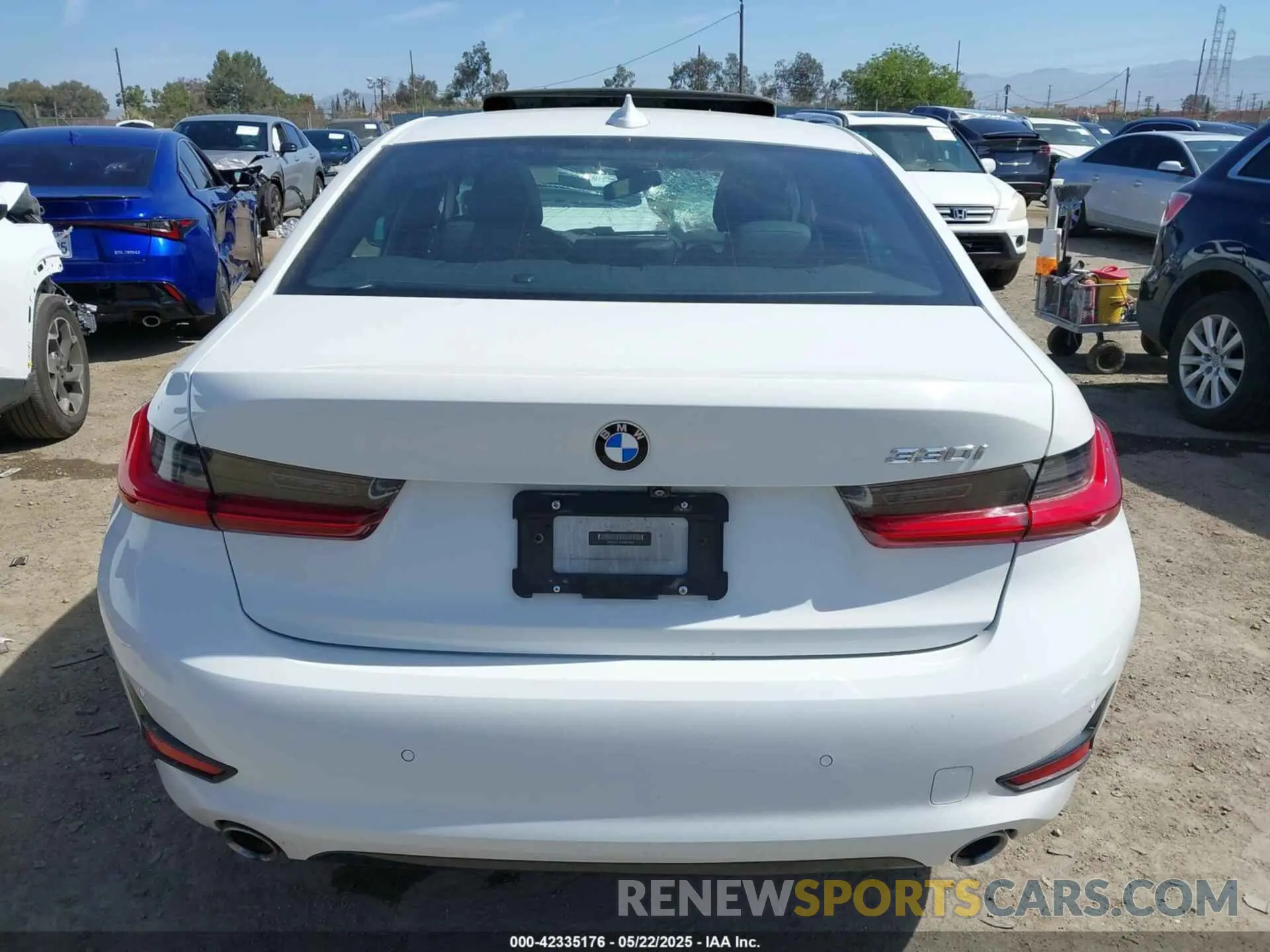 16 Photograph of a damaged car 3MW5R1J01L8B10868 BMW 330I 2020