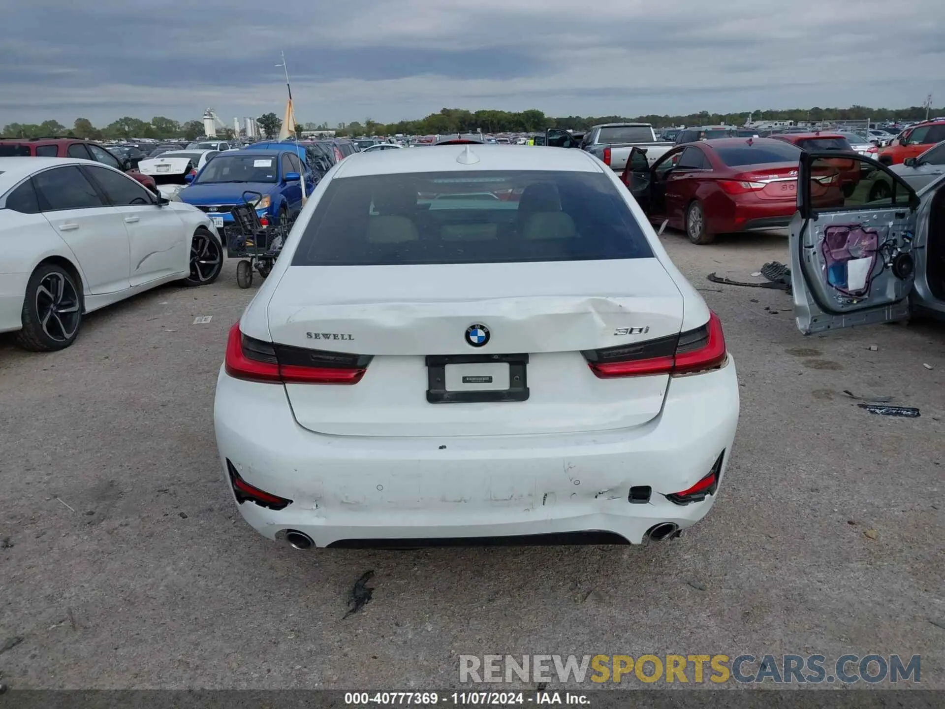 16 Photograph of a damaged car 3MW5R1J01L8B13074 BMW 330I 2020