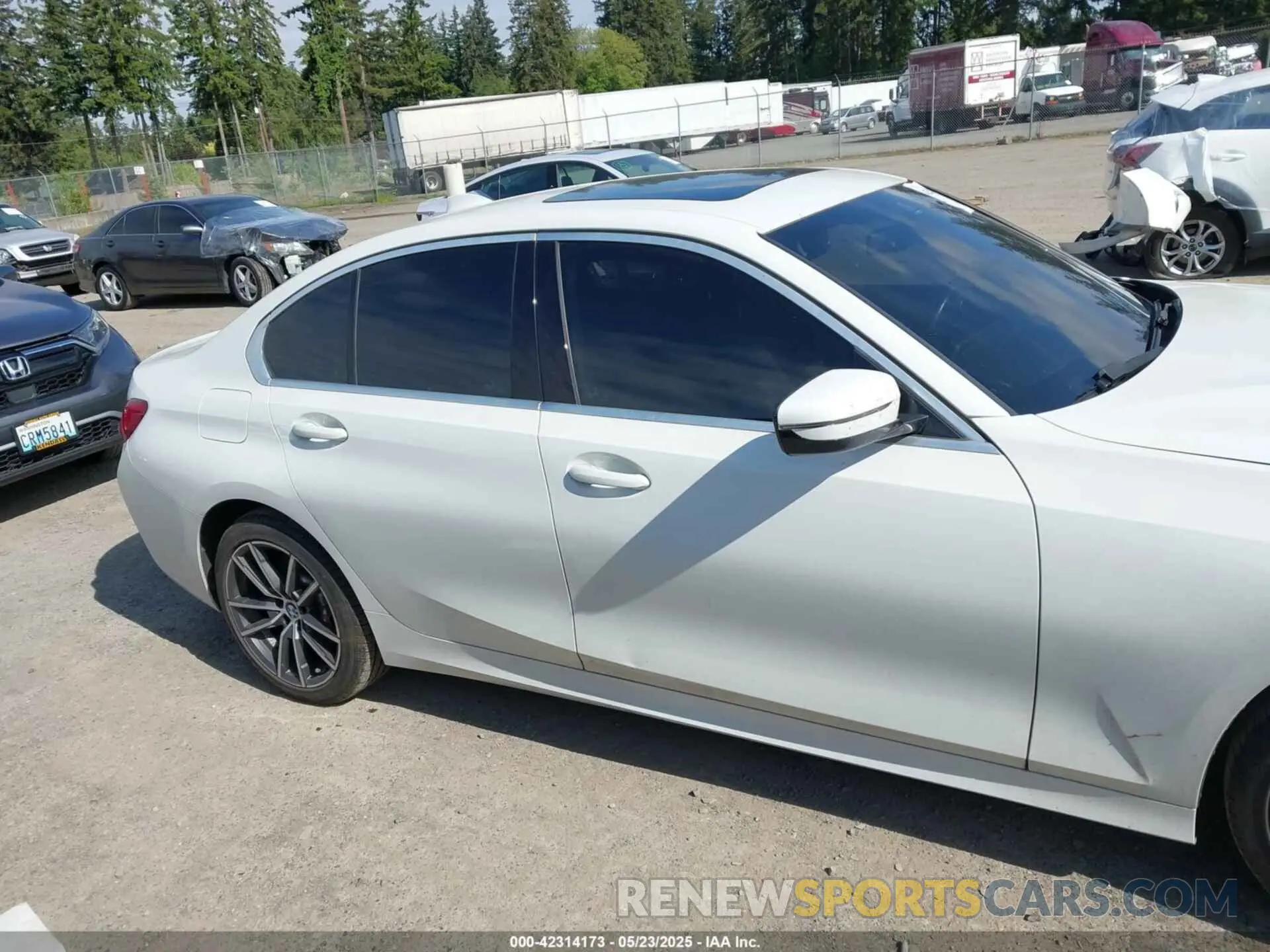 13 Photograph of a damaged car 3MW5R1J02L8B19286 BMW 330I 2020