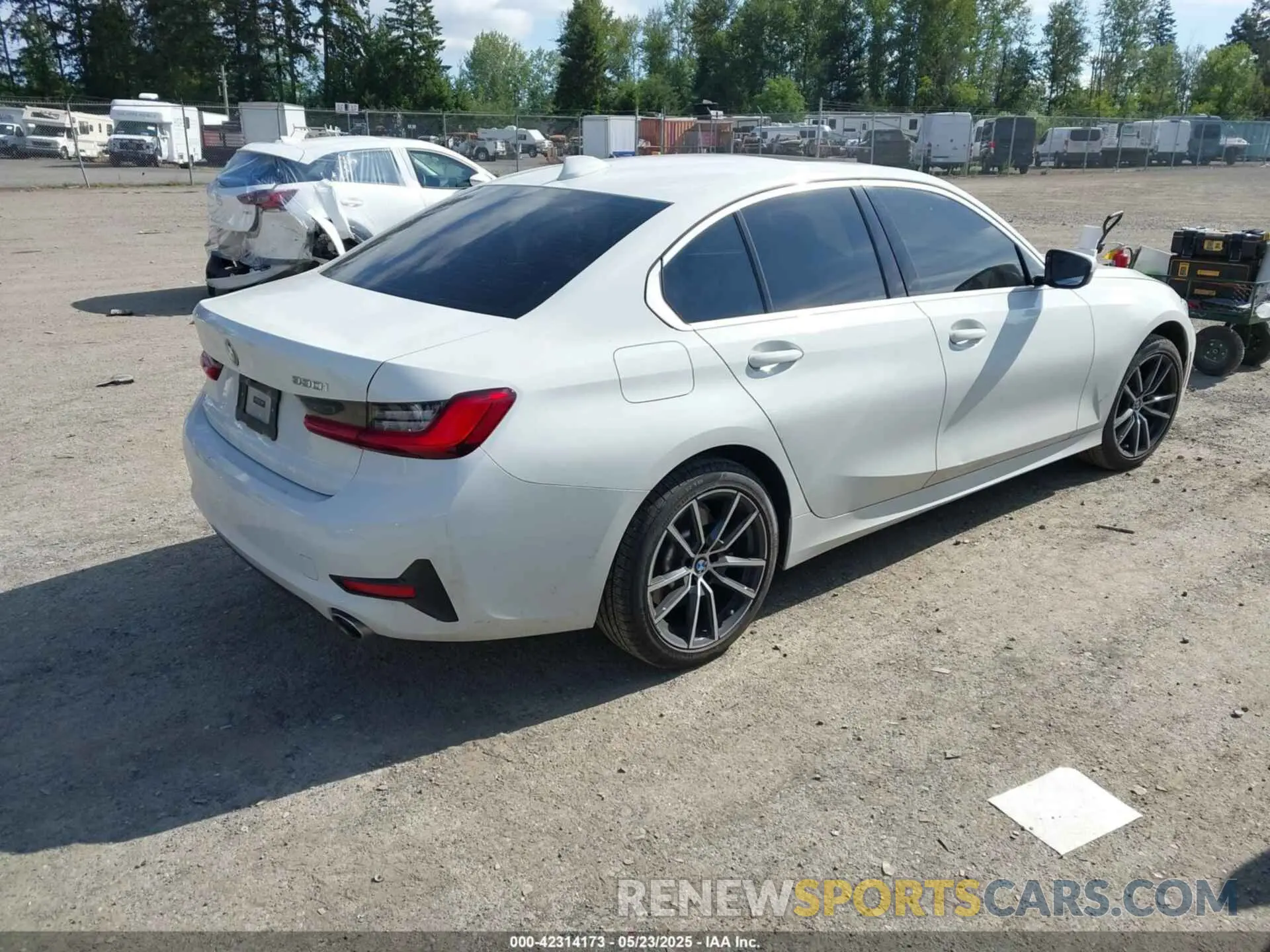 4 Photograph of a damaged car 3MW5R1J02L8B19286 BMW 330I 2020