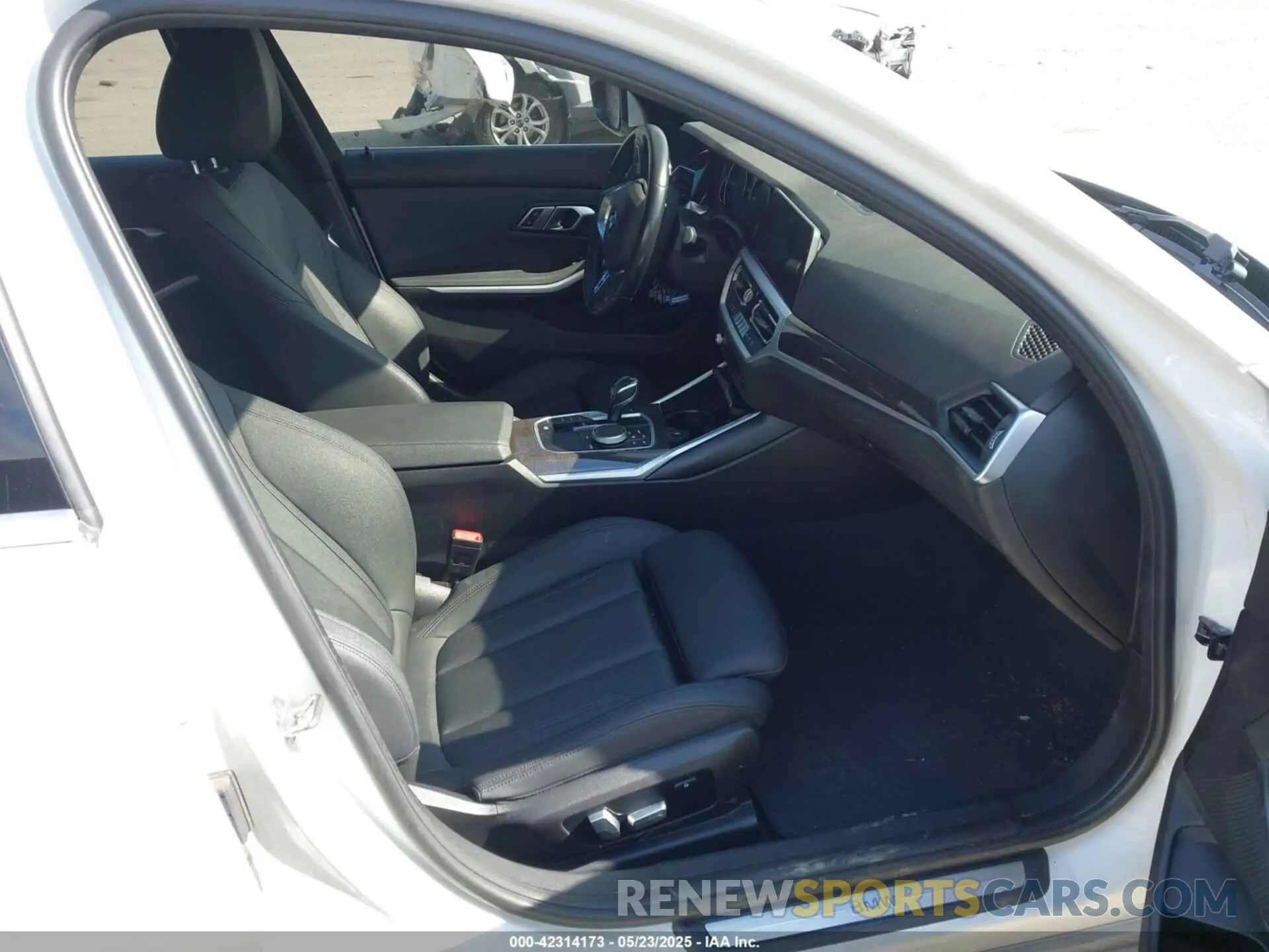 5 Photograph of a damaged car 3MW5R1J02L8B19286 BMW 330I 2020