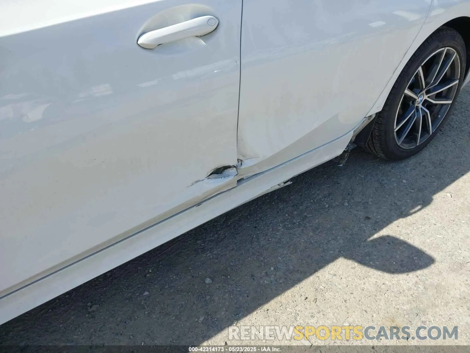 6 Photograph of a damaged car 3MW5R1J02L8B19286 BMW 330I 2020