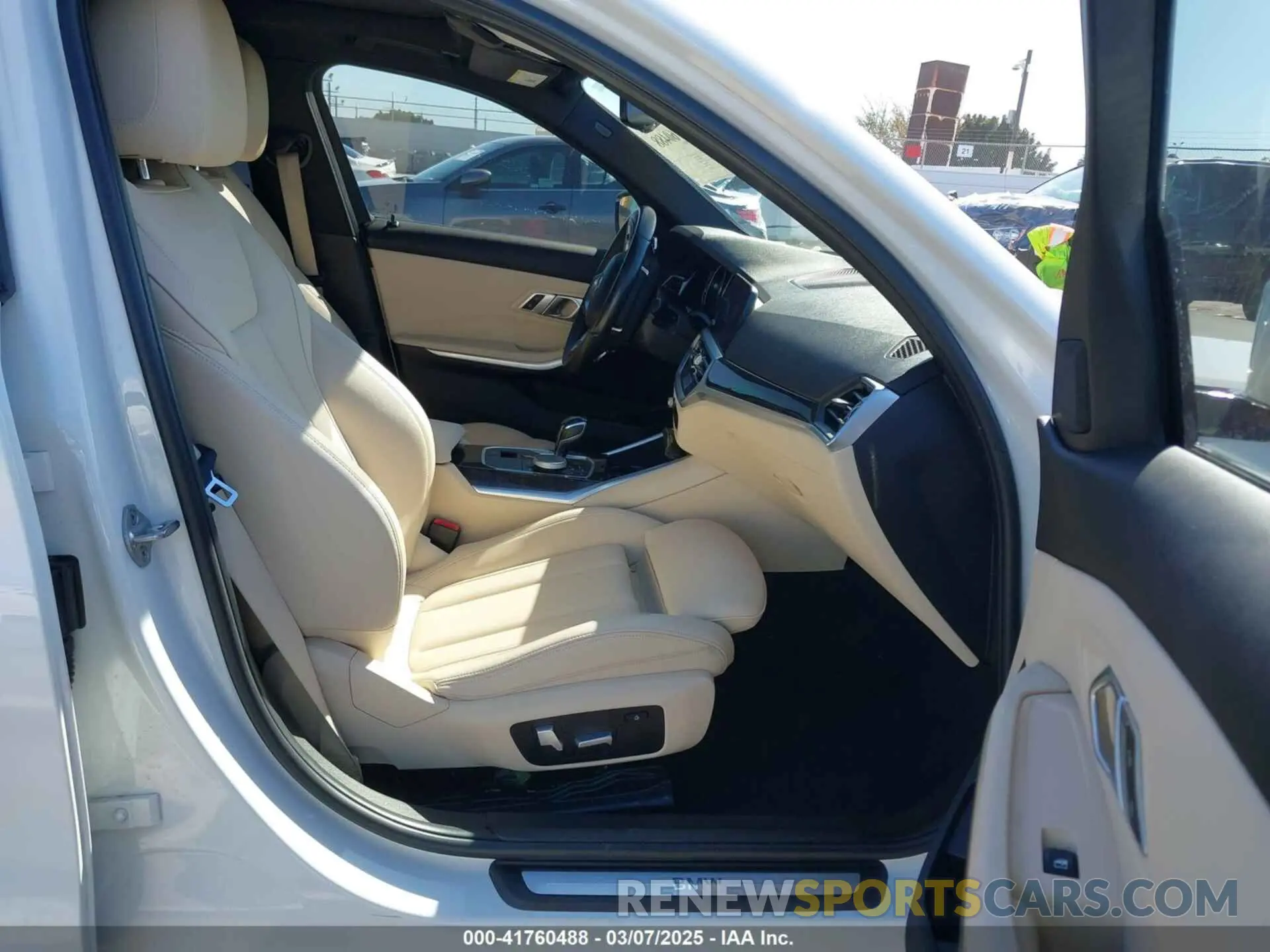 5 Photograph of a damaged car 3MW5R1J02L8B31552 BMW 330I 2020