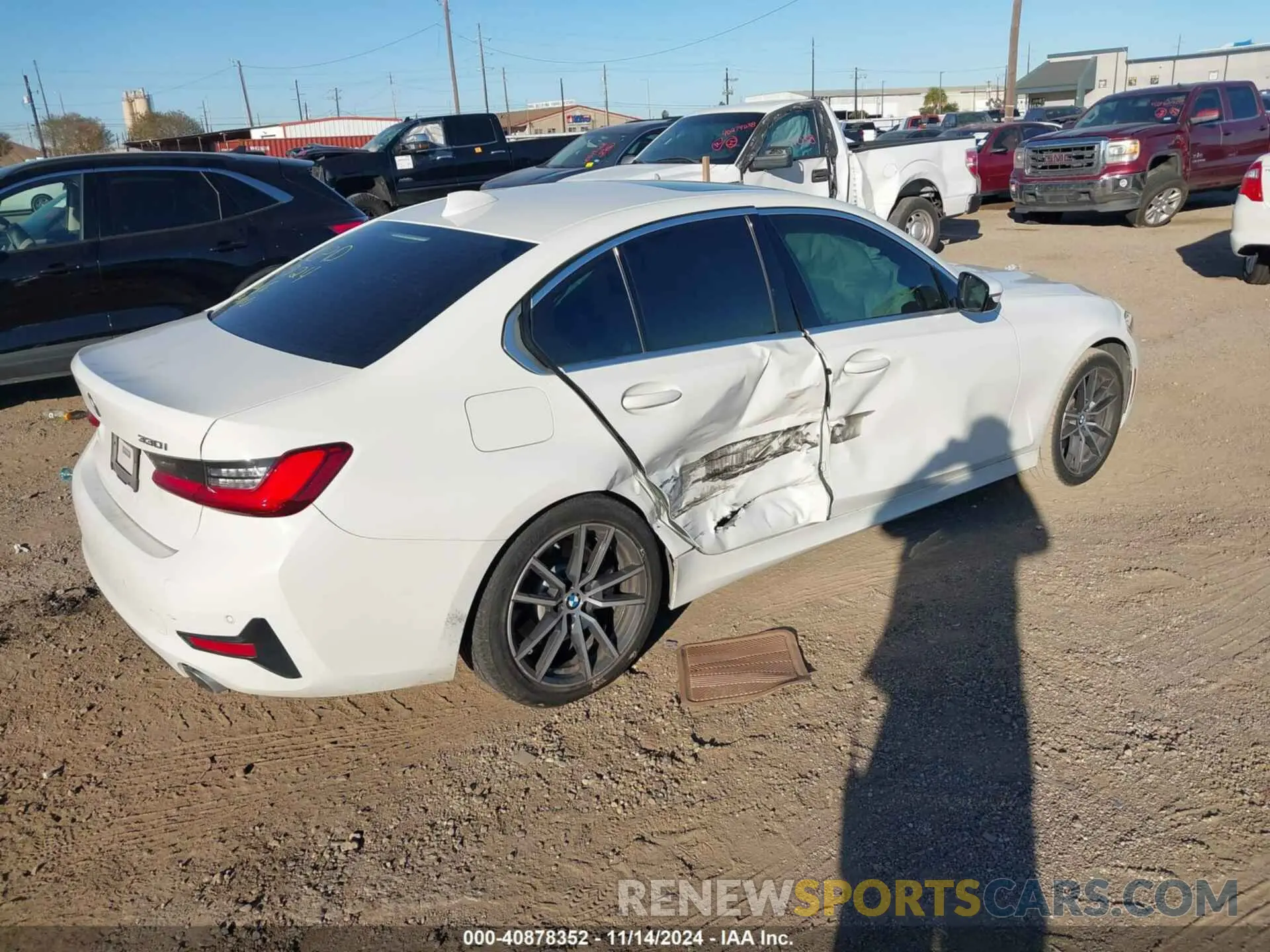 4 Photograph of a damaged car 3MW5R1J02L8B46777 BMW 330I 2020