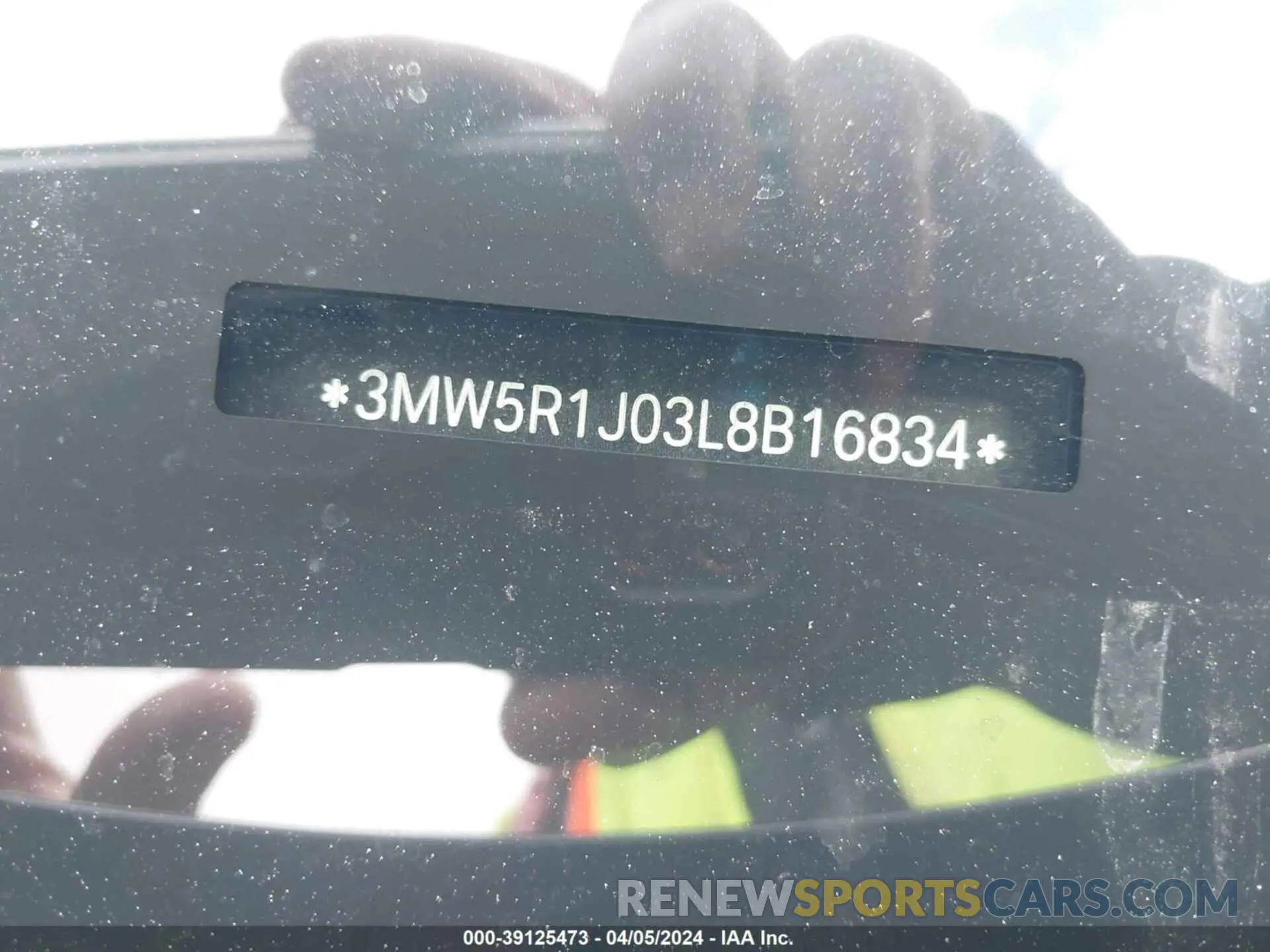 9 Photograph of a damaged car 3MW5R1J03L8B16834 BMW 330I 2020