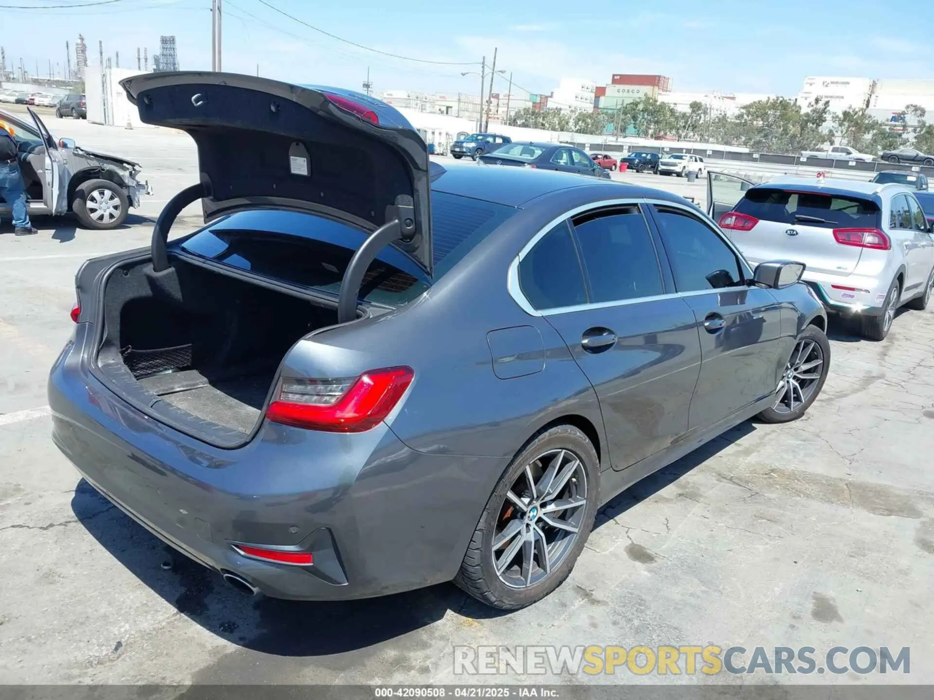 4 Photograph of a damaged car 3MW5R1J03L8B17207 BMW 330I 2020