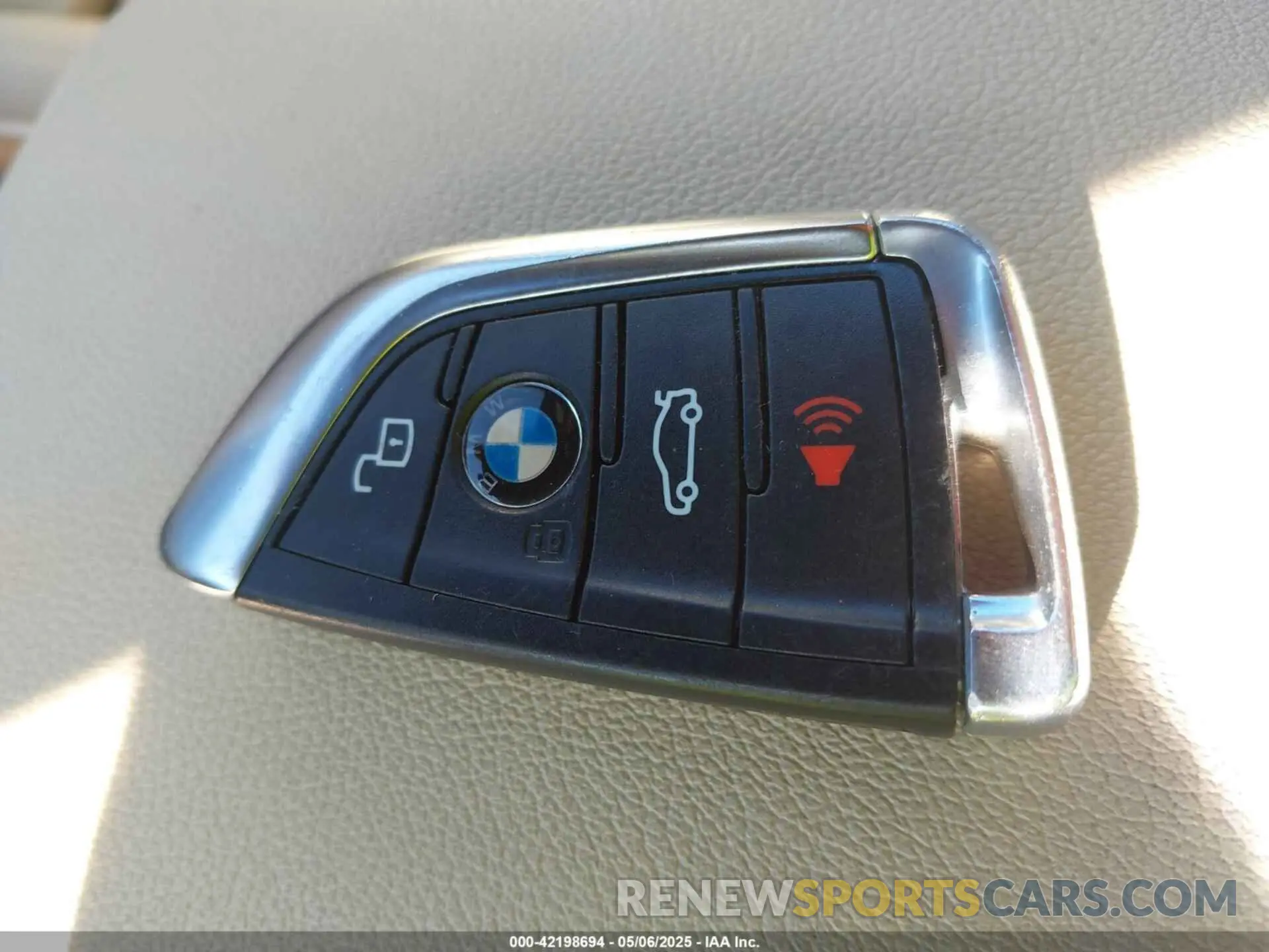 11 Photograph of a damaged car 3MW5R1J04L8B09942 BMW 330I 2020