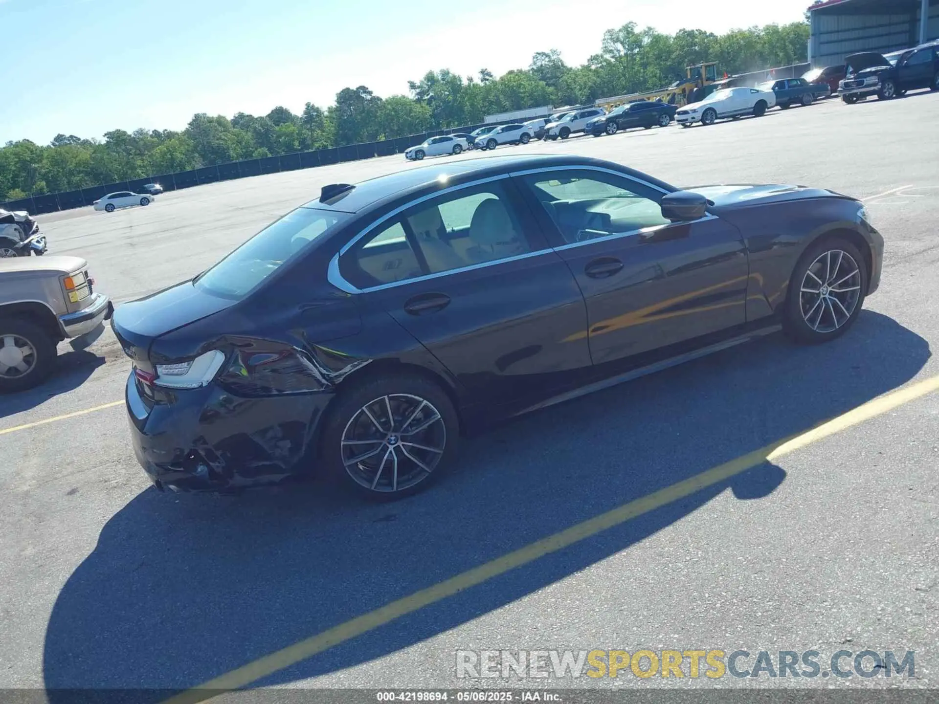 4 Photograph of a damaged car 3MW5R1J04L8B09942 BMW 330I 2020
