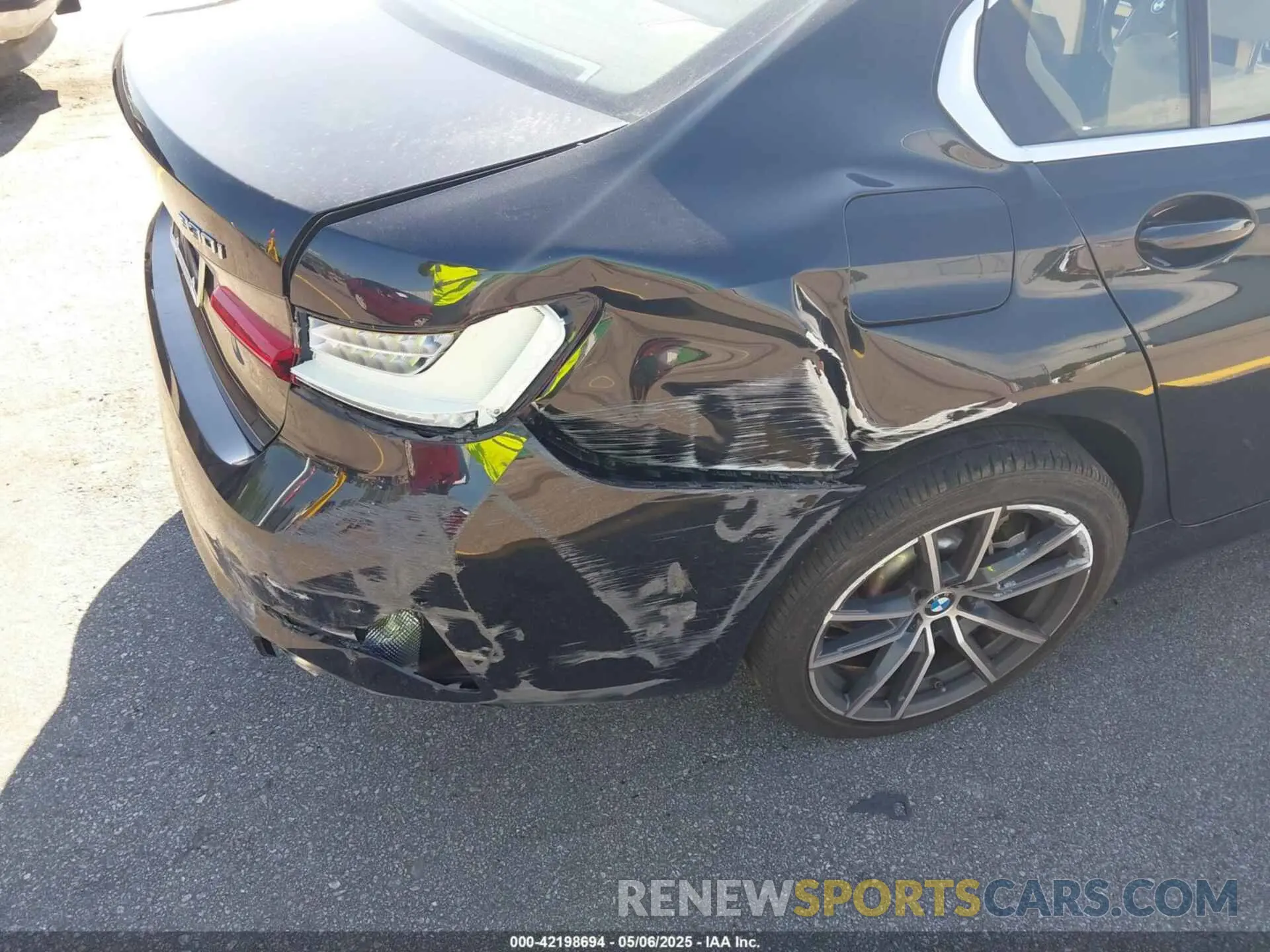 6 Photograph of a damaged car 3MW5R1J04L8B09942 BMW 330I 2020