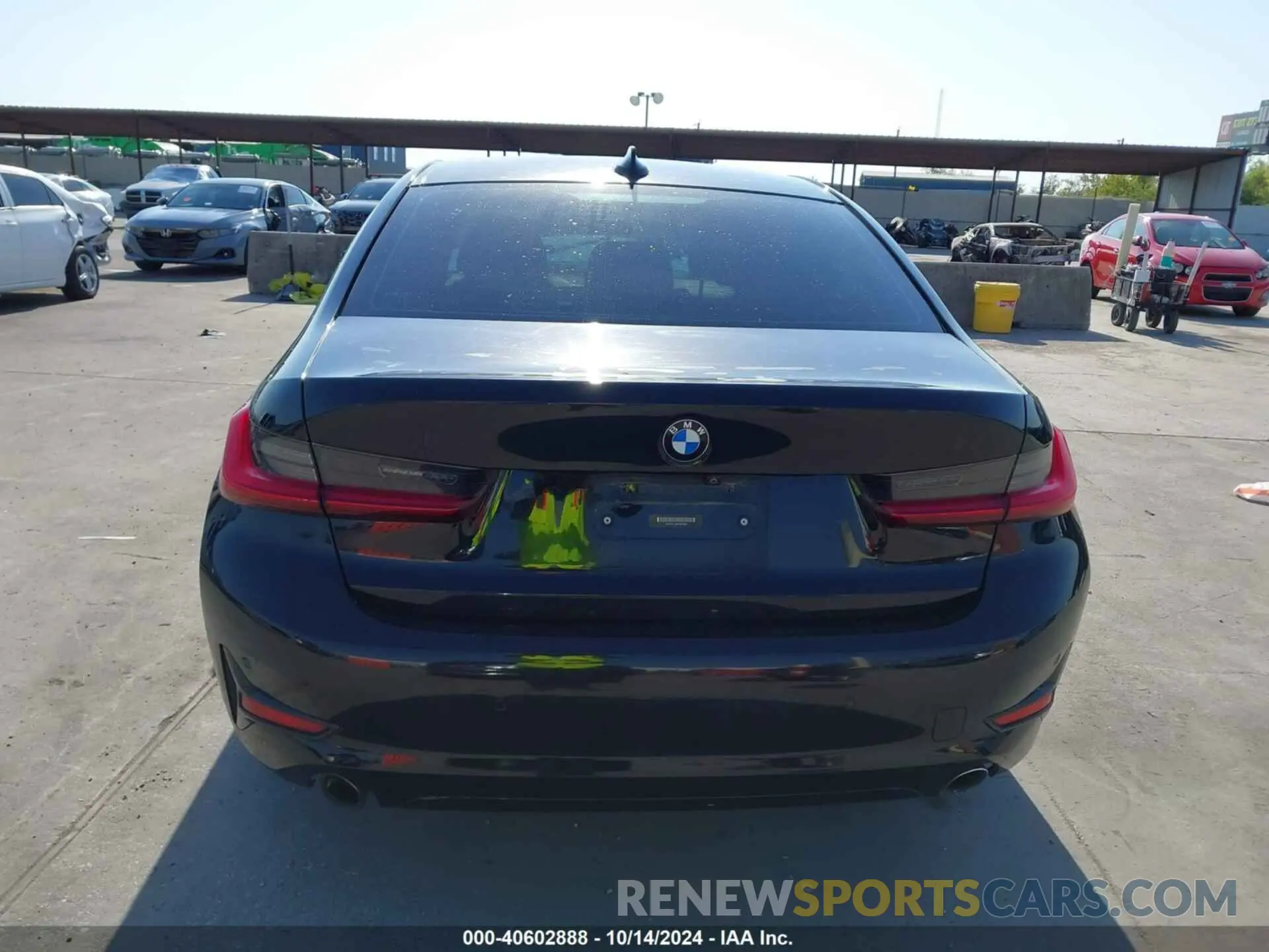 17 Photograph of a damaged car 3MW5R1J06L8B09487 BMW 330I 2020
