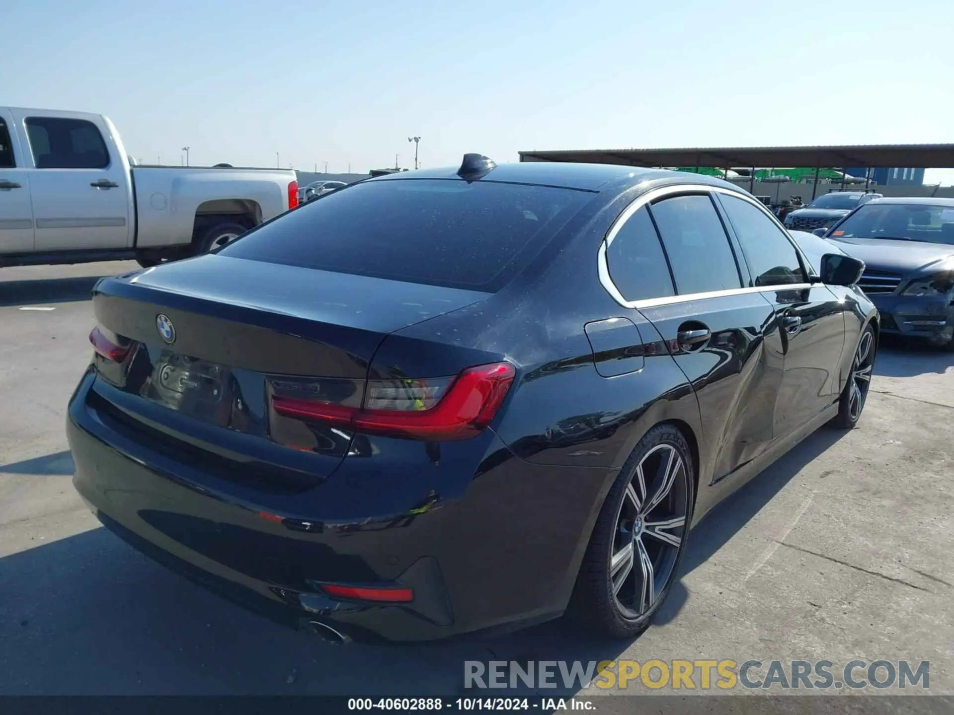 4 Photograph of a damaged car 3MW5R1J06L8B09487 BMW 330I 2020