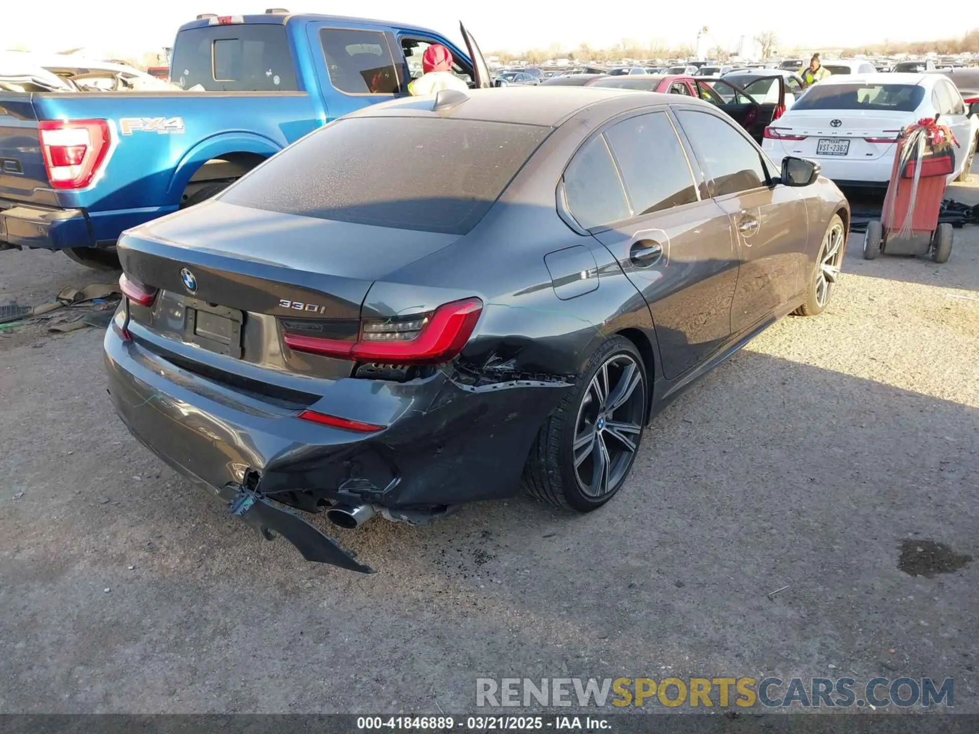 4 Photograph of a damaged car 3MW5R1J06L8B17024 BMW 330I 2020