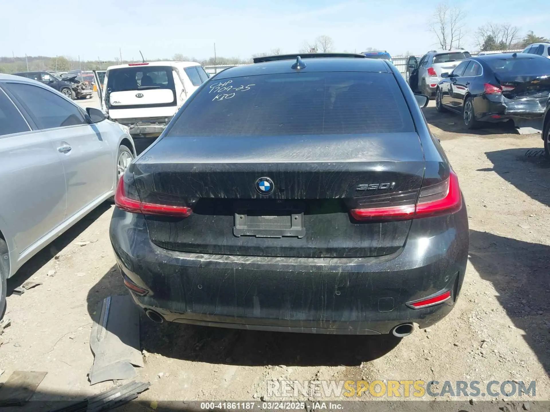 15 Photograph of a damaged car 3MW5R1J07L8B24127 BMW 330I 2020
