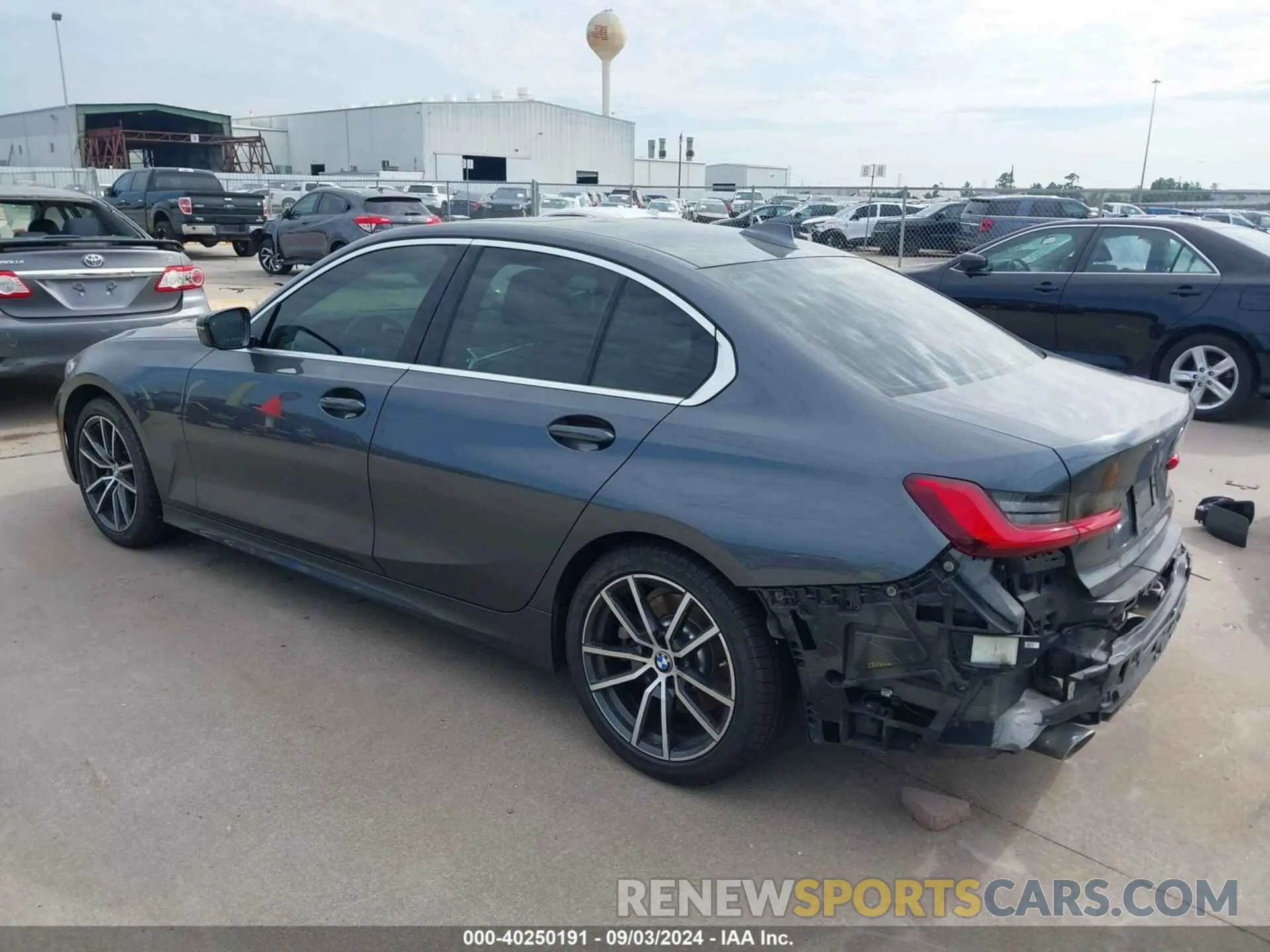 15 Photograph of a damaged car 3MW5R1J07L8B30834 BMW 330I 2020