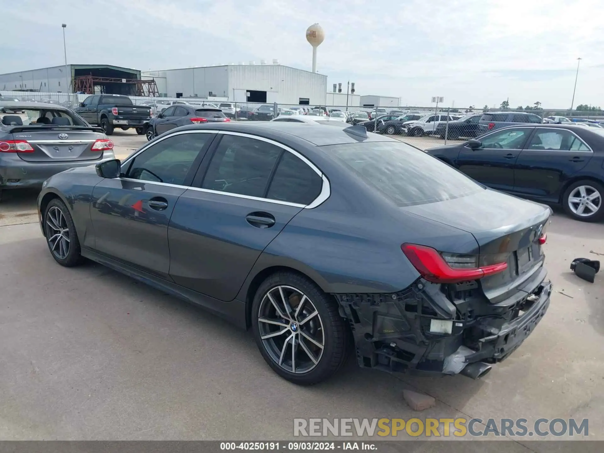 3 Photograph of a damaged car 3MW5R1J07L8B30834 BMW 330I 2020