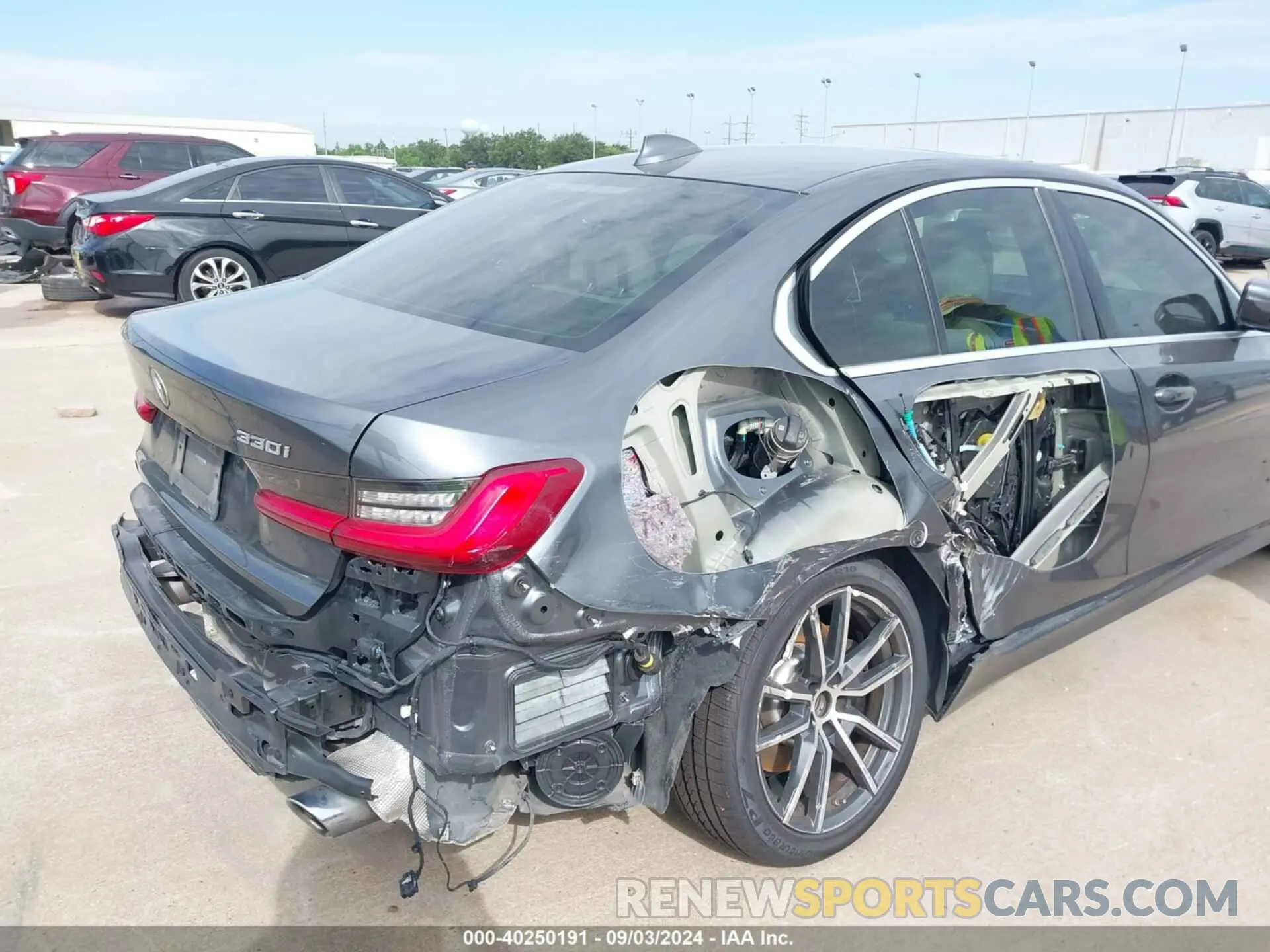 6 Photograph of a damaged car 3MW5R1J07L8B30834 BMW 330I 2020