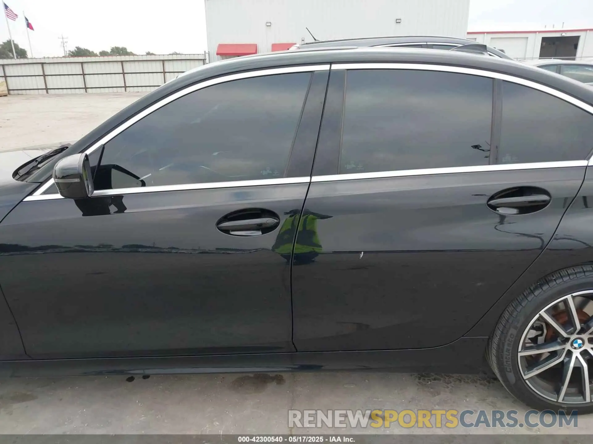 14 Photograph of a damaged car 3MW5R1J0XL8B00985 BMW 330I 2020