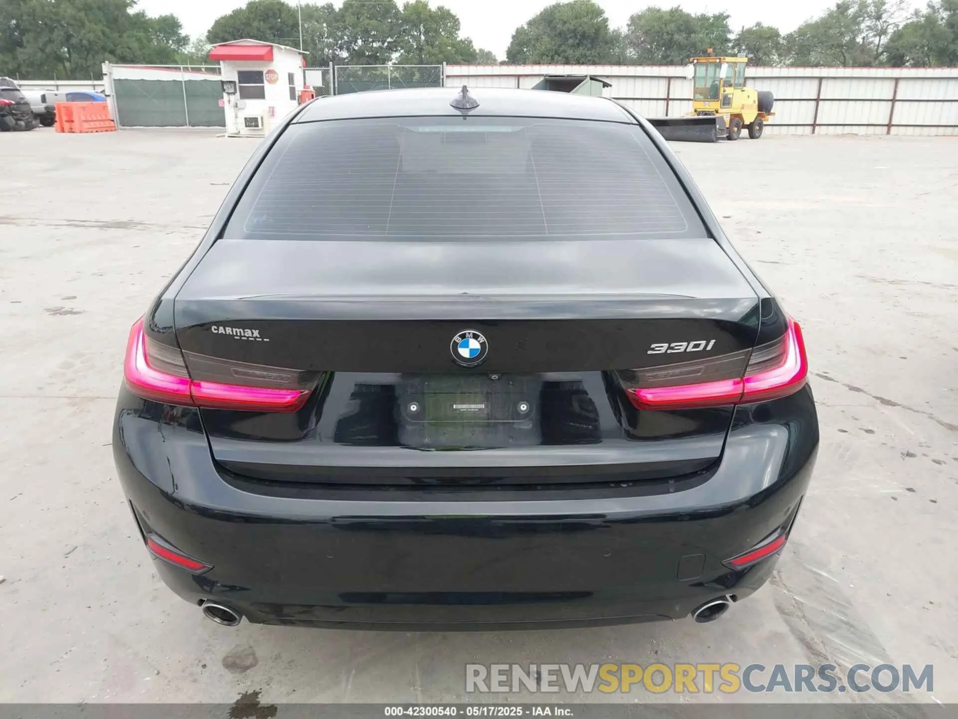 16 Photograph of a damaged car 3MW5R1J0XL8B00985 BMW 330I 2020