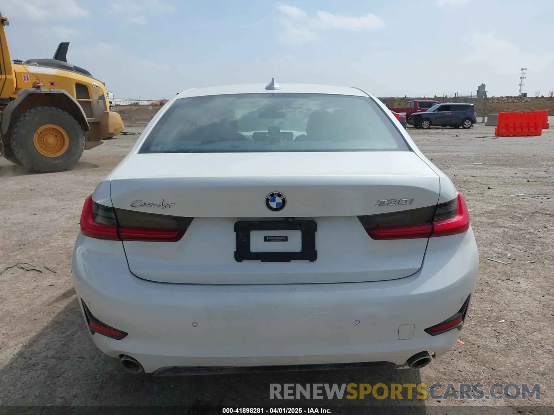 15 Photograph of a damaged car 3MW5R1J0XL8B25241 BMW 330I 2020