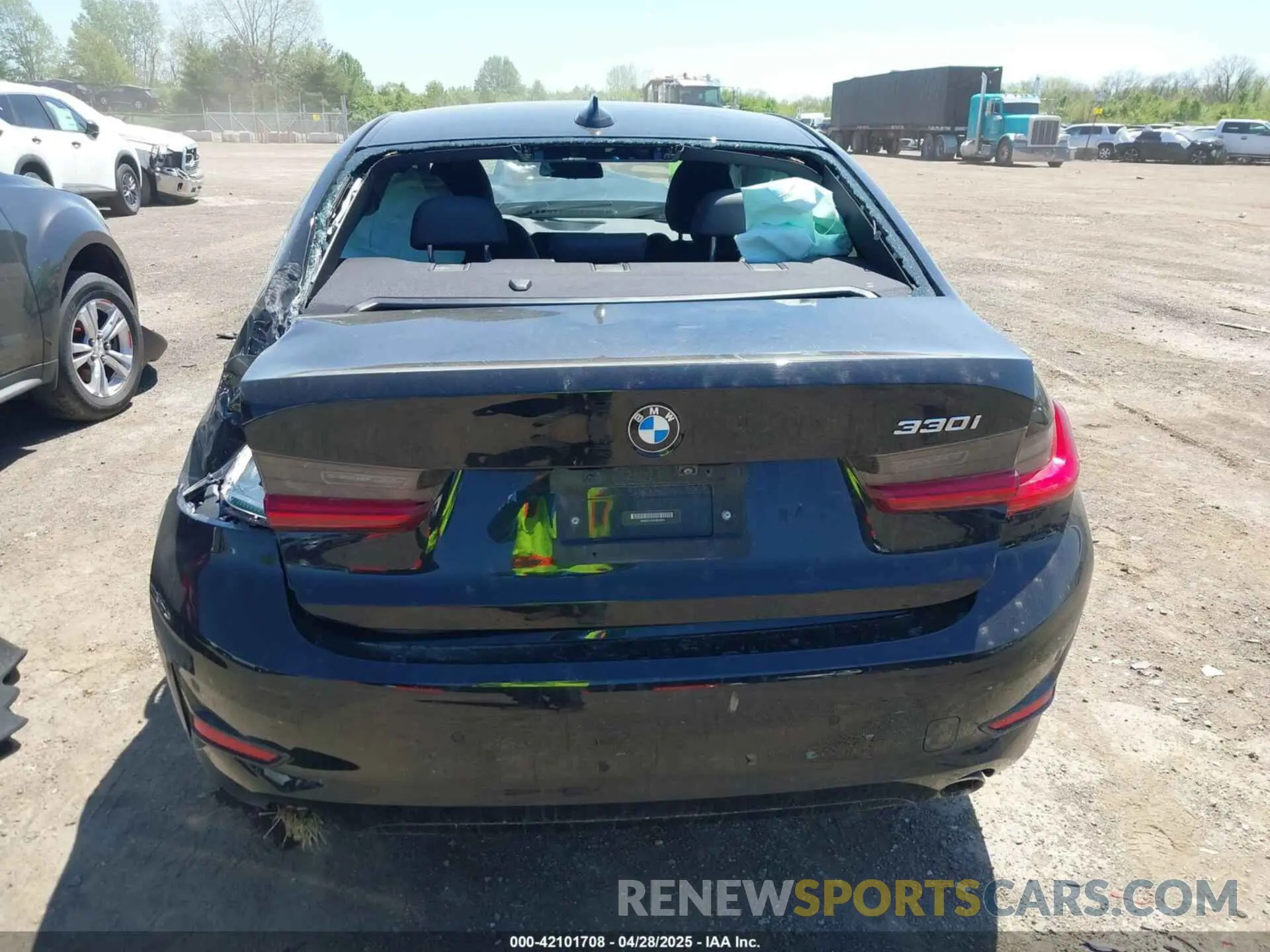 16 Photograph of a damaged car 3MW5R1J0XL8B30004 BMW 330I 2020