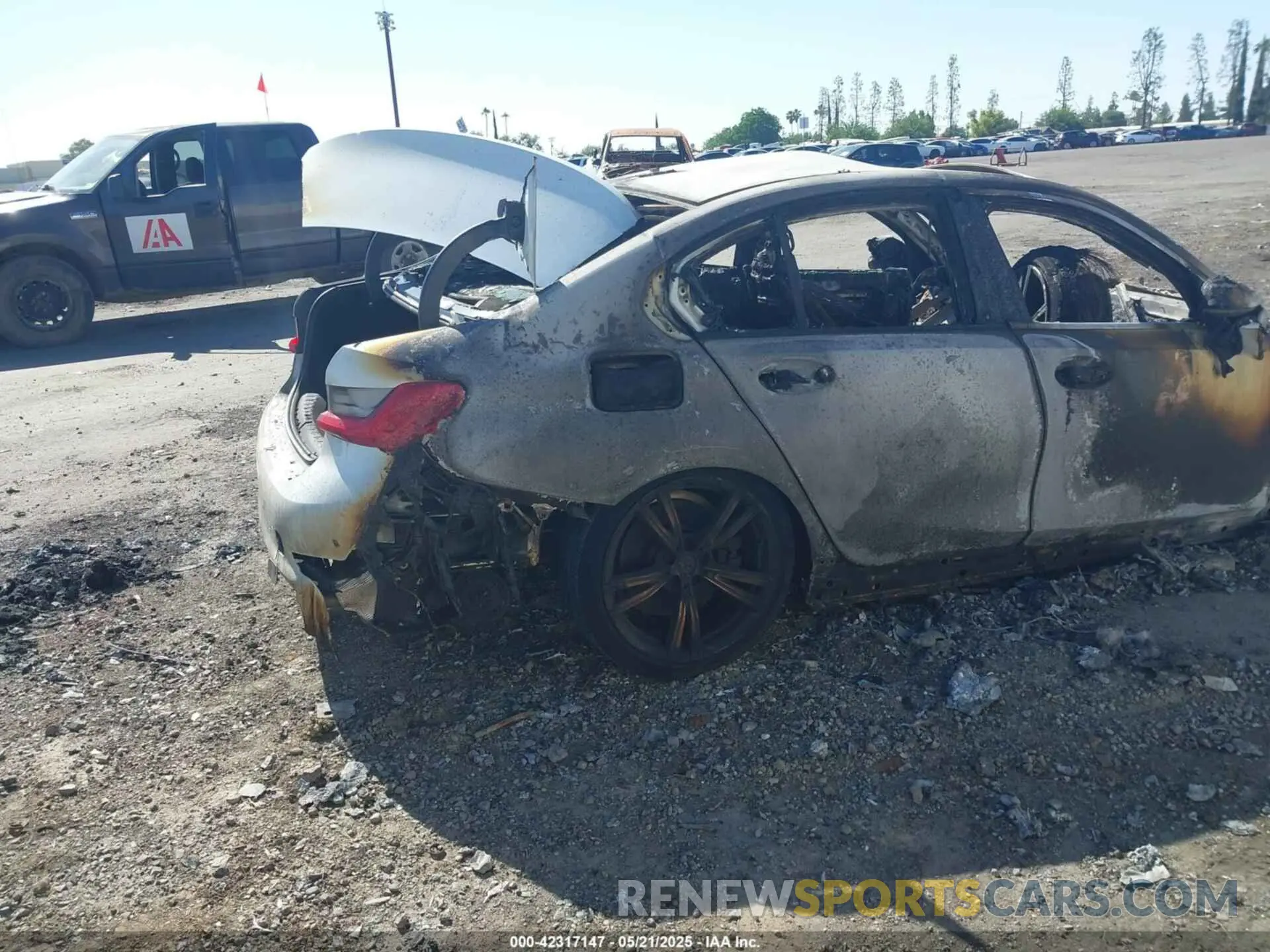 12 Photograph of a damaged car 3MW5R1J0XL8B31024 BMW 330I 2020