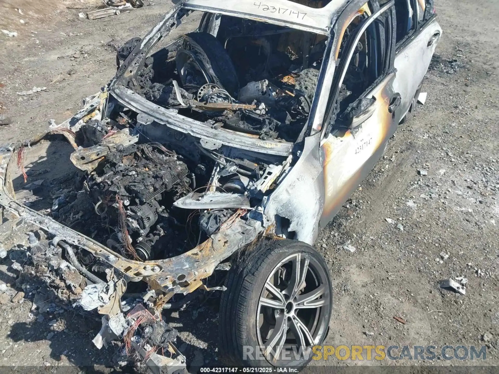 15 Photograph of a damaged car 3MW5R1J0XL8B31024 BMW 330I 2020