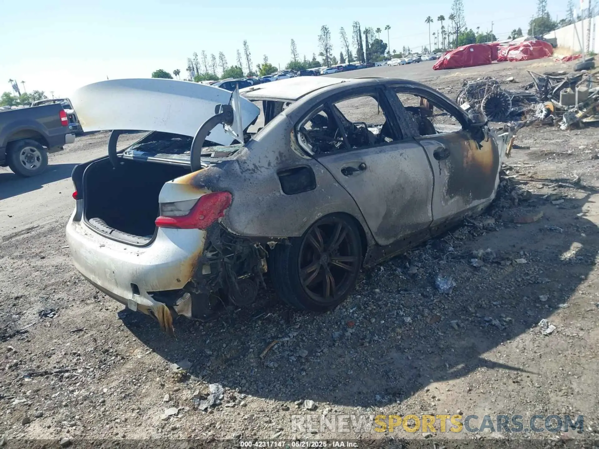 4 Photograph of a damaged car 3MW5R1J0XL8B31024 BMW 330I 2020