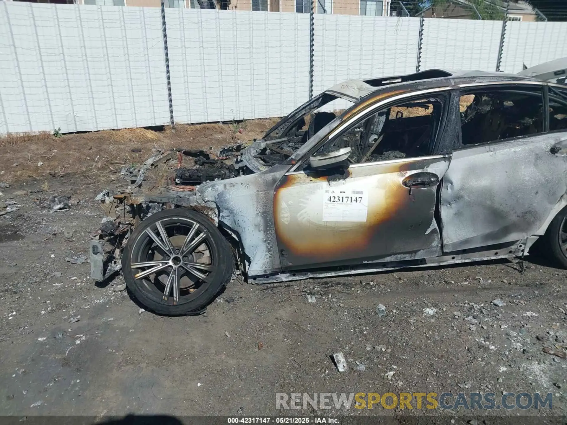 6 Photograph of a damaged car 3MW5R1J0XL8B31024 BMW 330I 2020